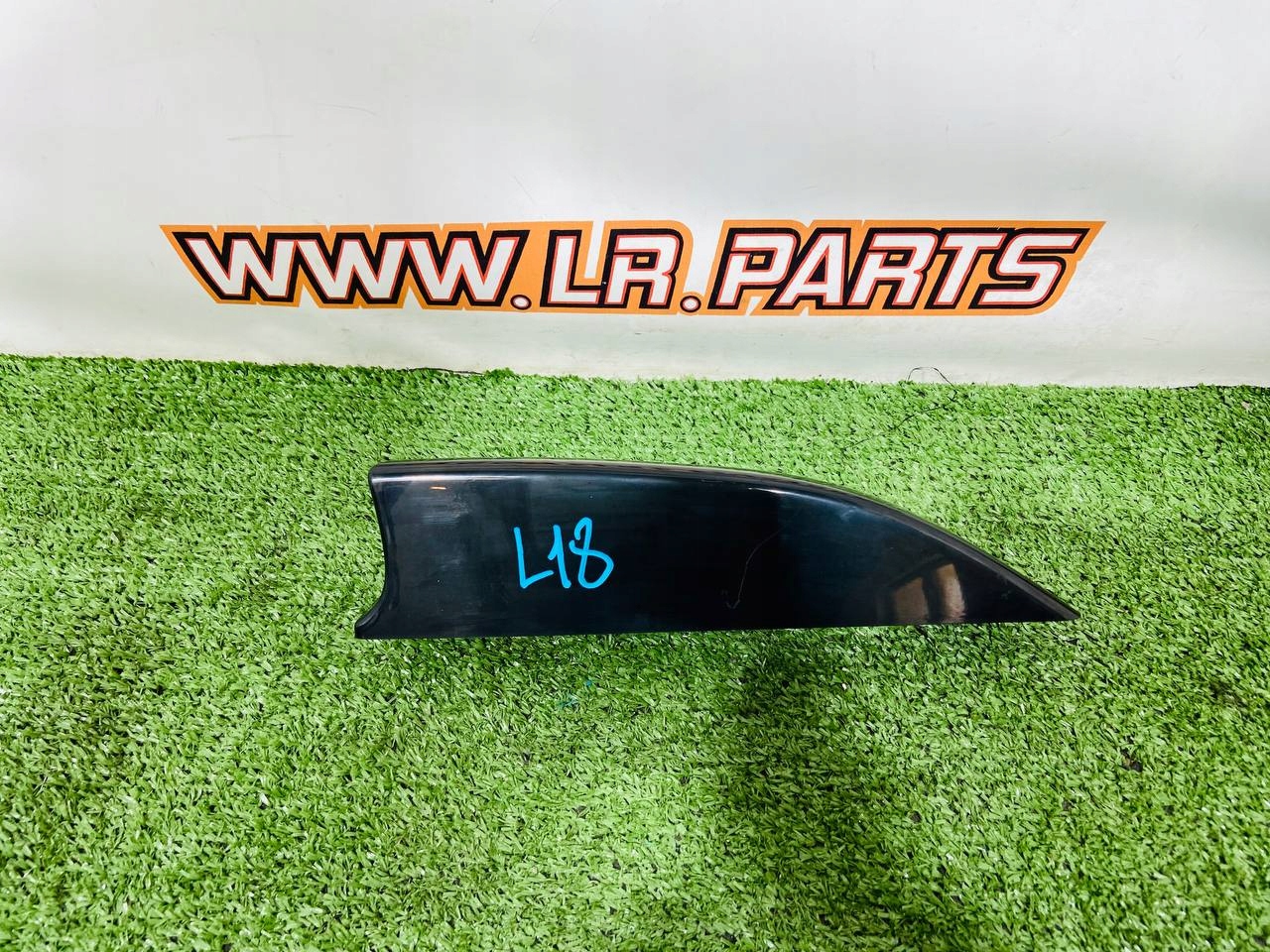 антенна на крышу RANGE ROVER L460 M8E2-18D862-EB