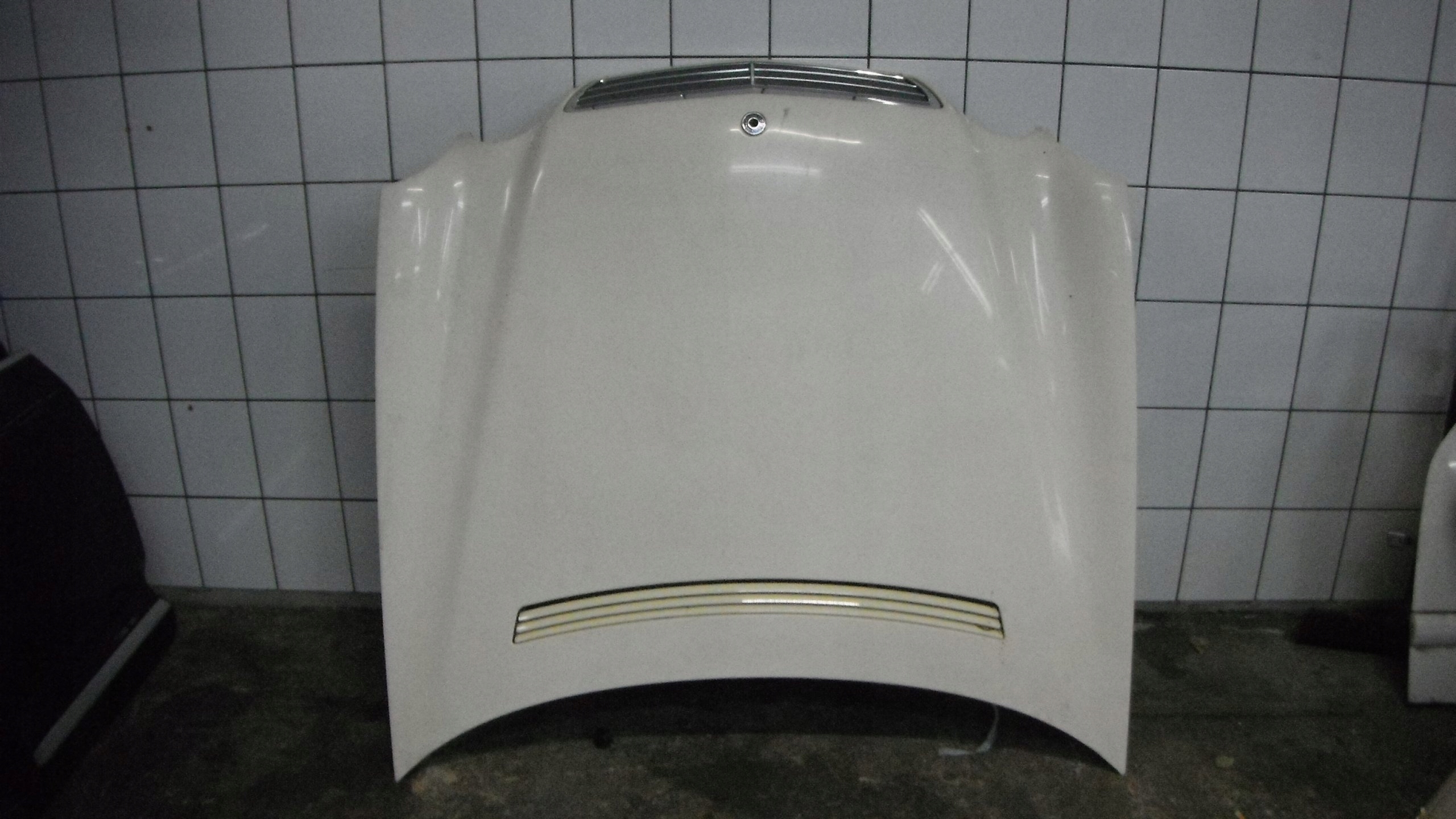 M1 - MERCEDES W210 95-99 капот с грилем