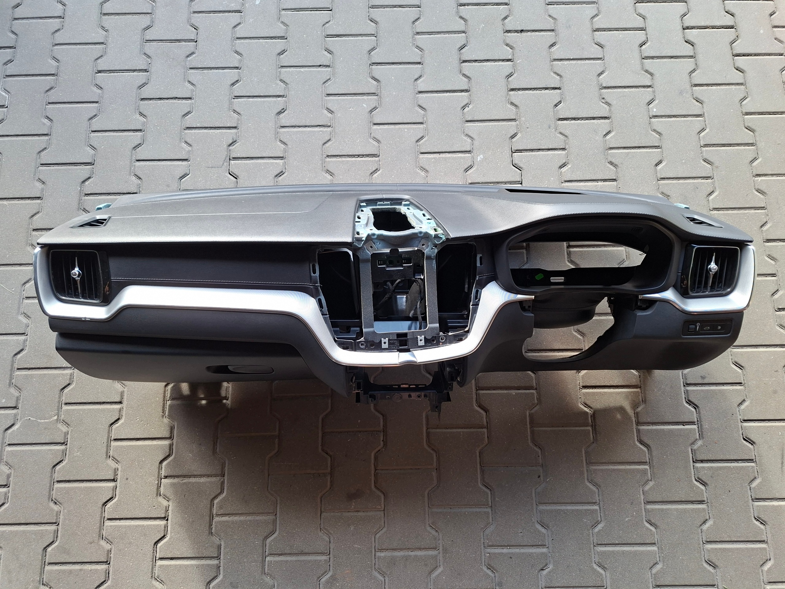 dashboard console cockpit DASHBOARD UK ANGLIK ANGIELSKA VOLVO XC60 II