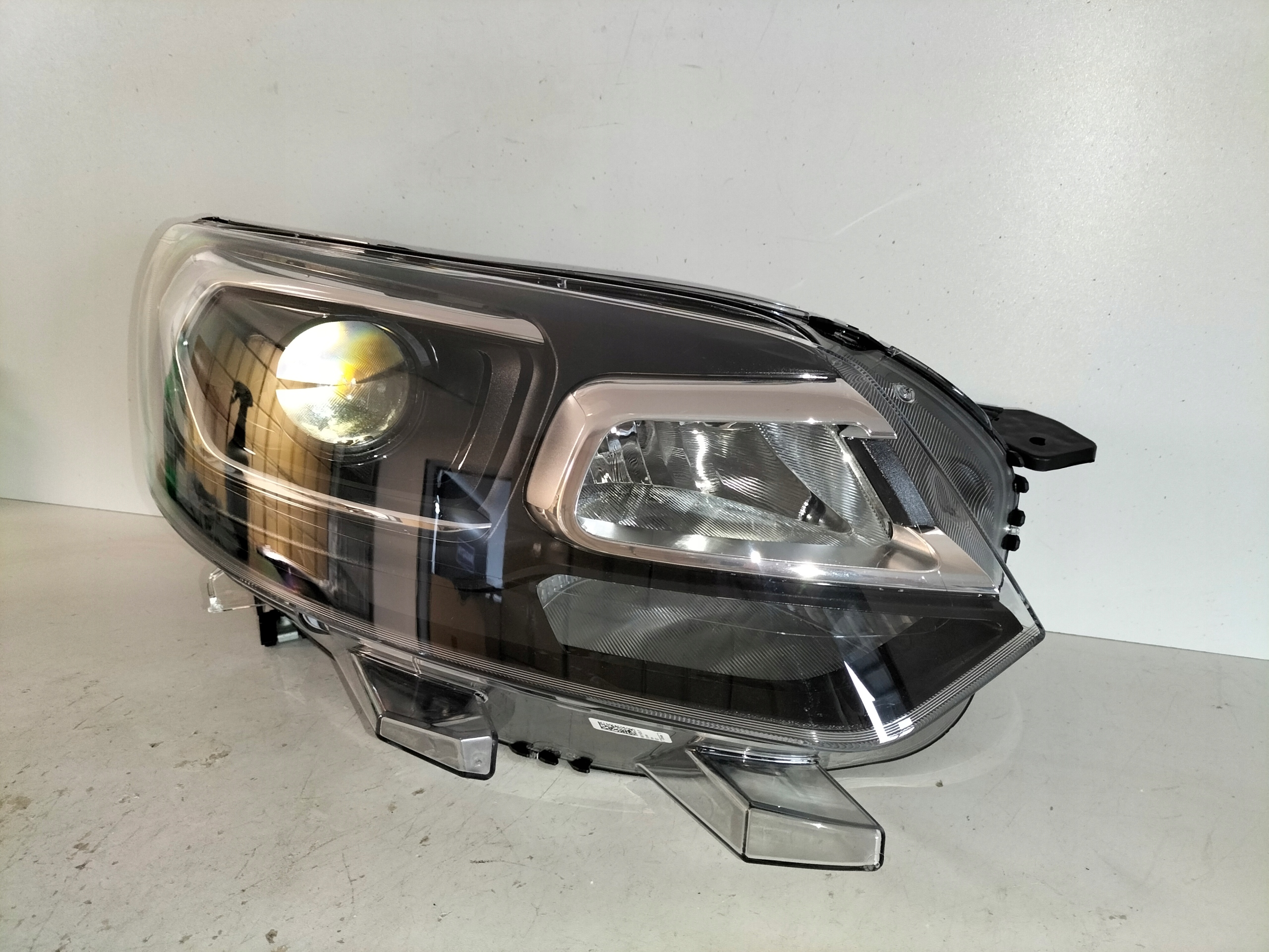 light front reflektor right CITROEN JUMPY III 16- SAPCETOURER XENON