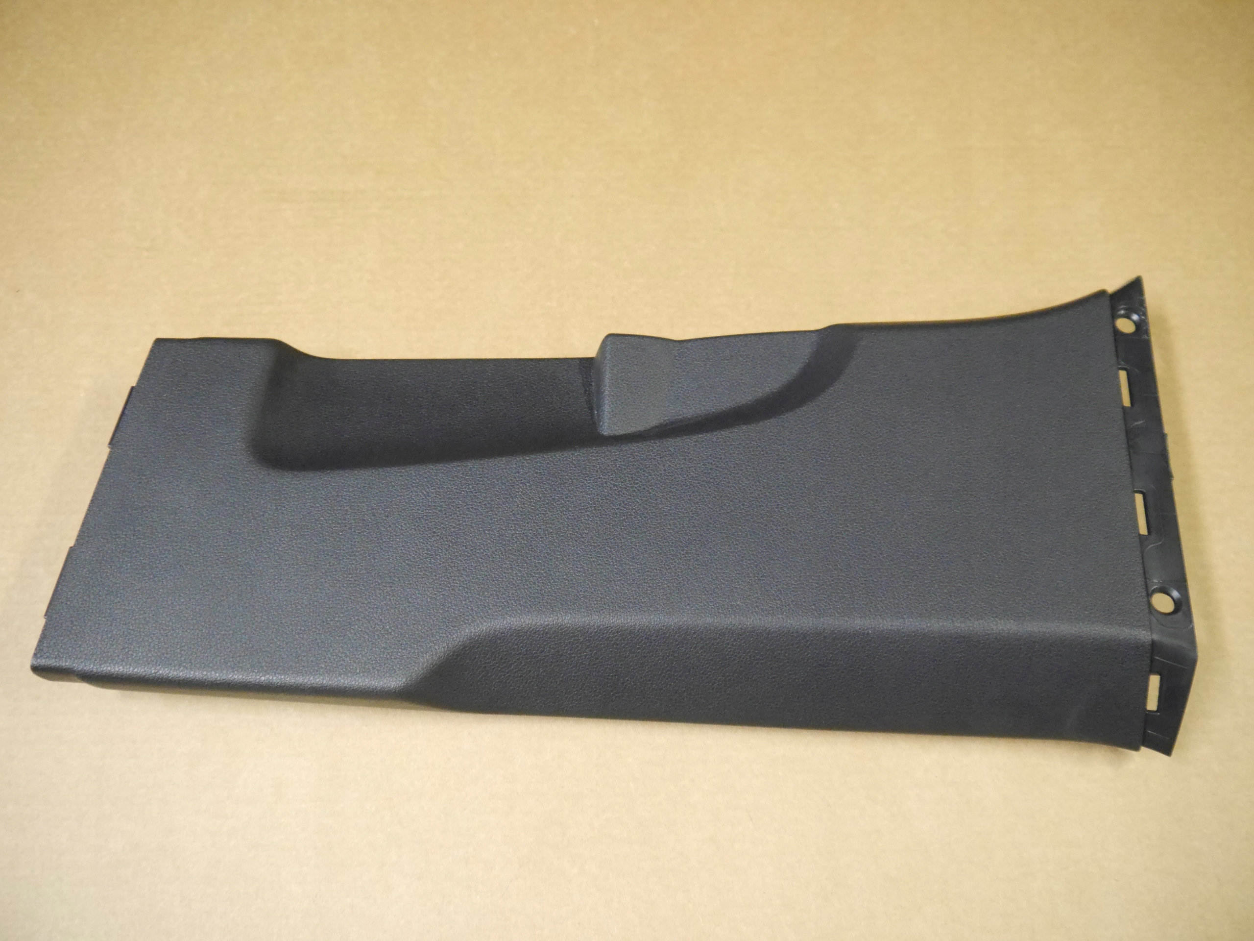 Audi Q3 83A крышка центральной стойки 83A867239