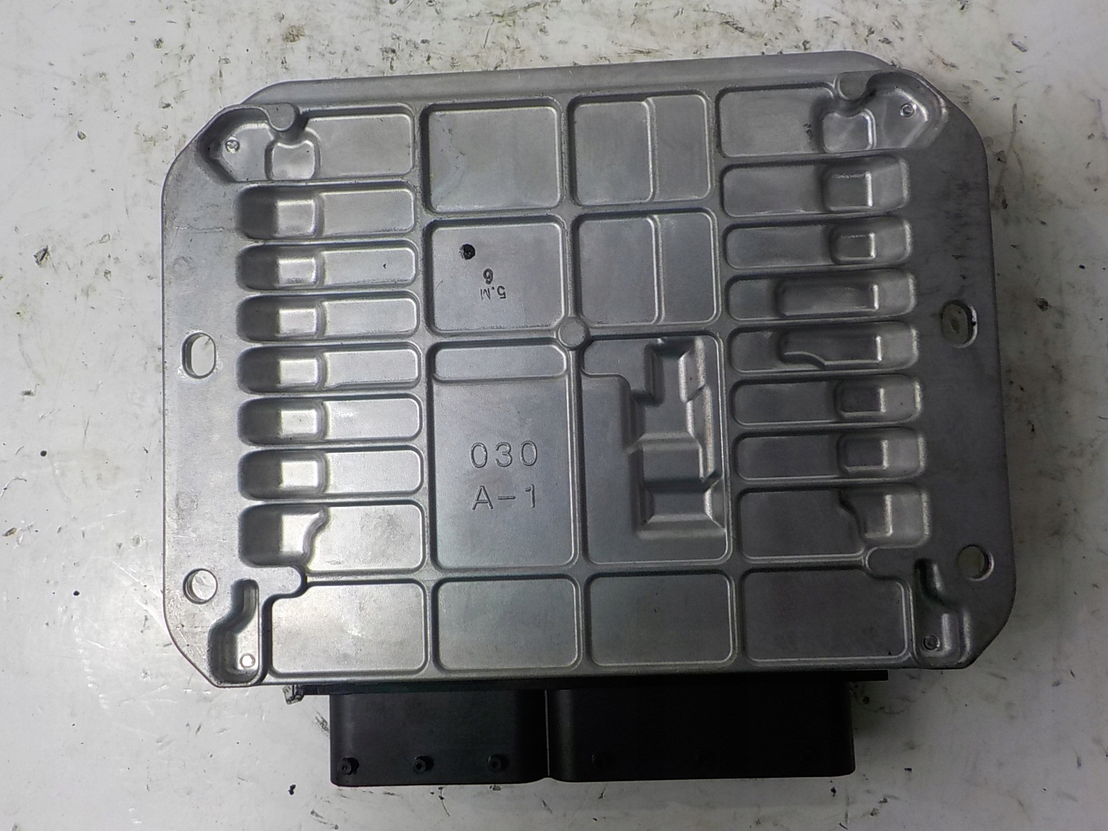 MAZDA computer control unit R2AK18881J 275800-8387