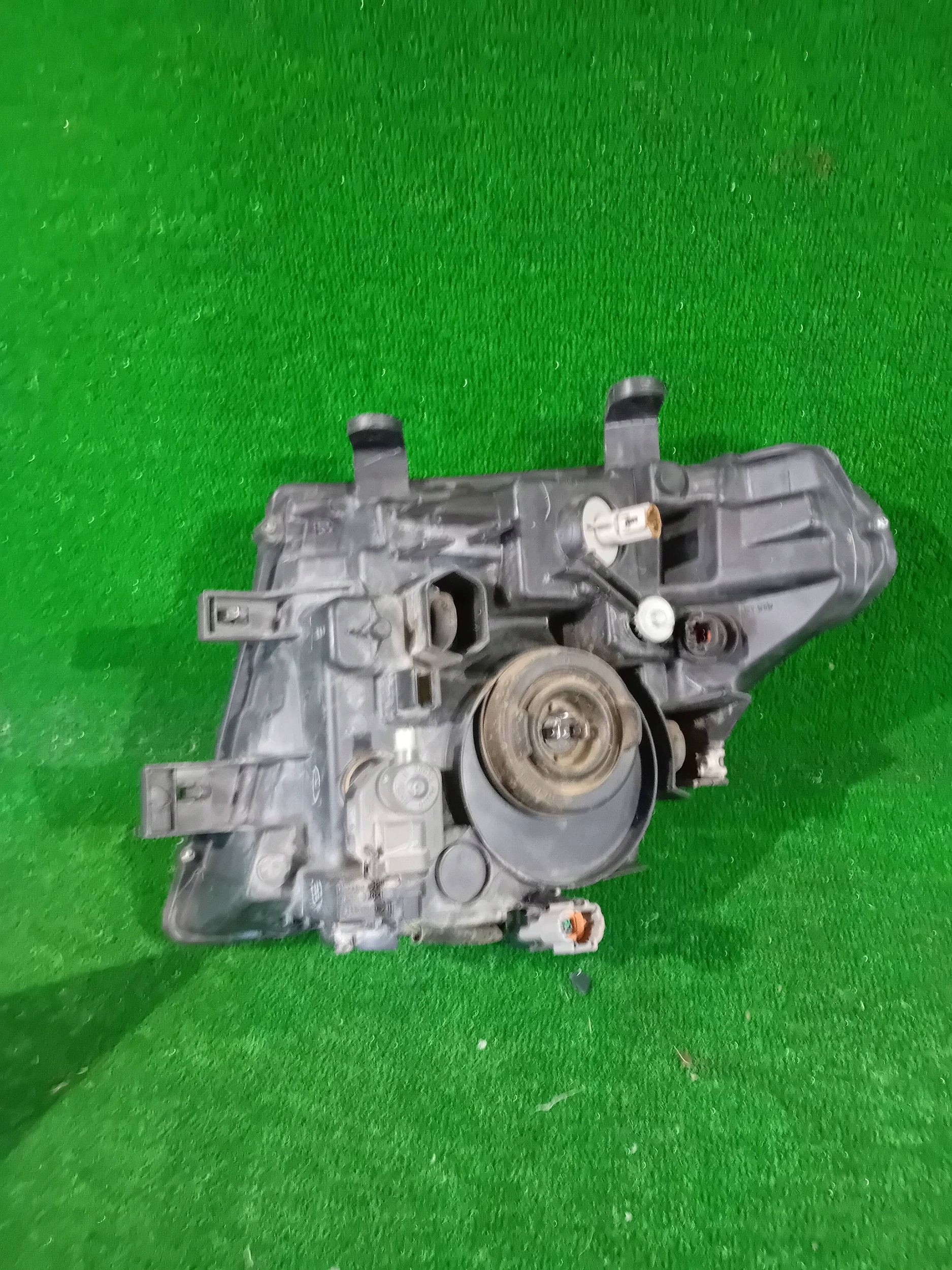 REFLEKTOR right NISSAN NAVARA D40 PATHFINDER III 05- FRONTIER NR.R586