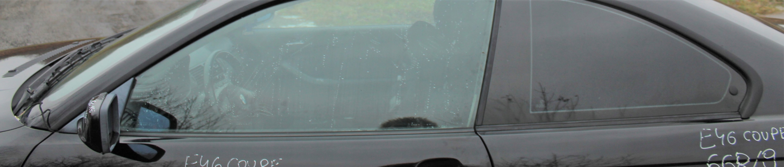 LISTWA DRZWI ZGARNIAJĄCA PRAWY PRZÓD BMW E46 COUPE