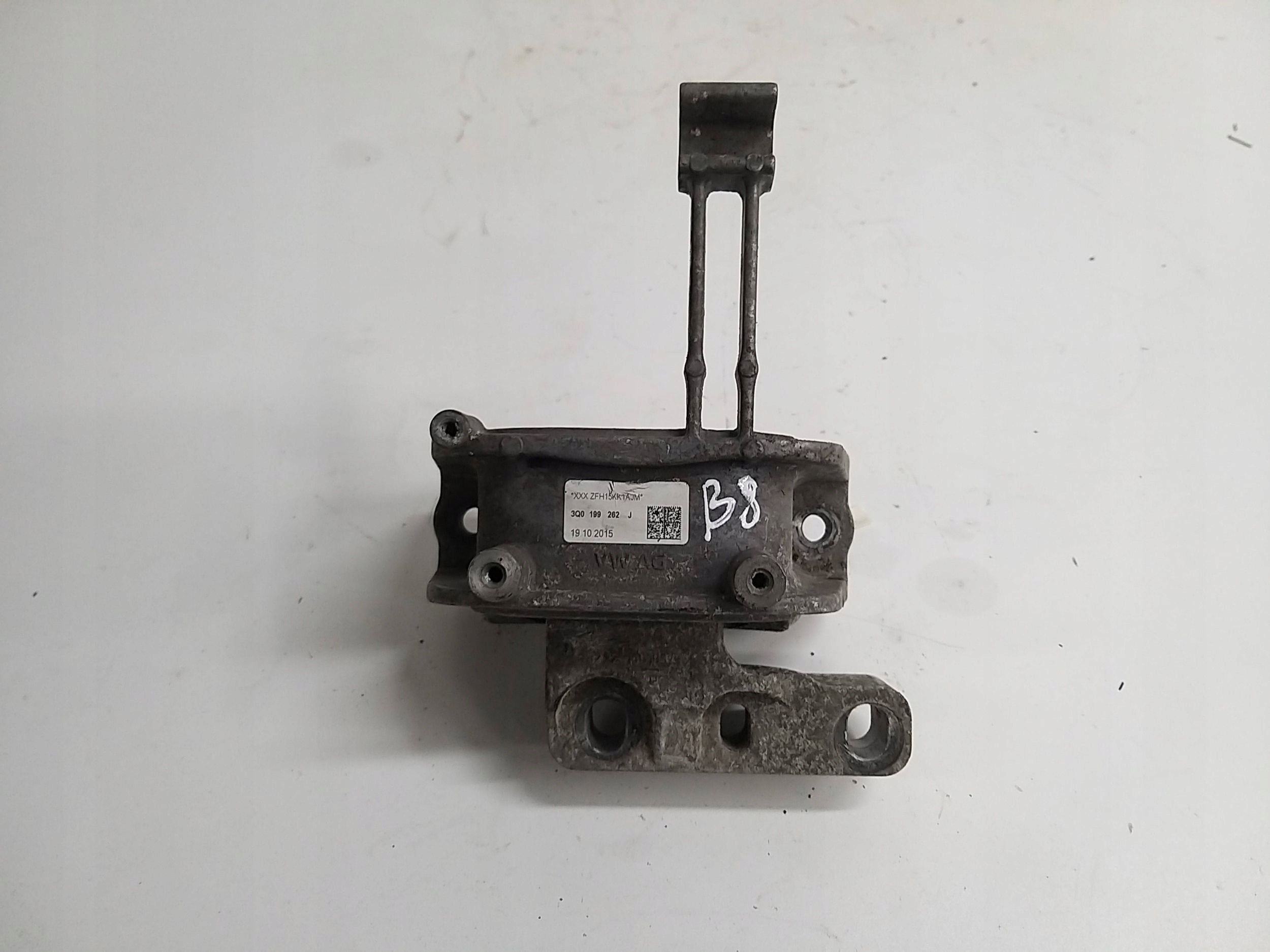 PASSAT B8 SUPERB III 1.6 TDI holder holder engine mount right 3Q0199262J