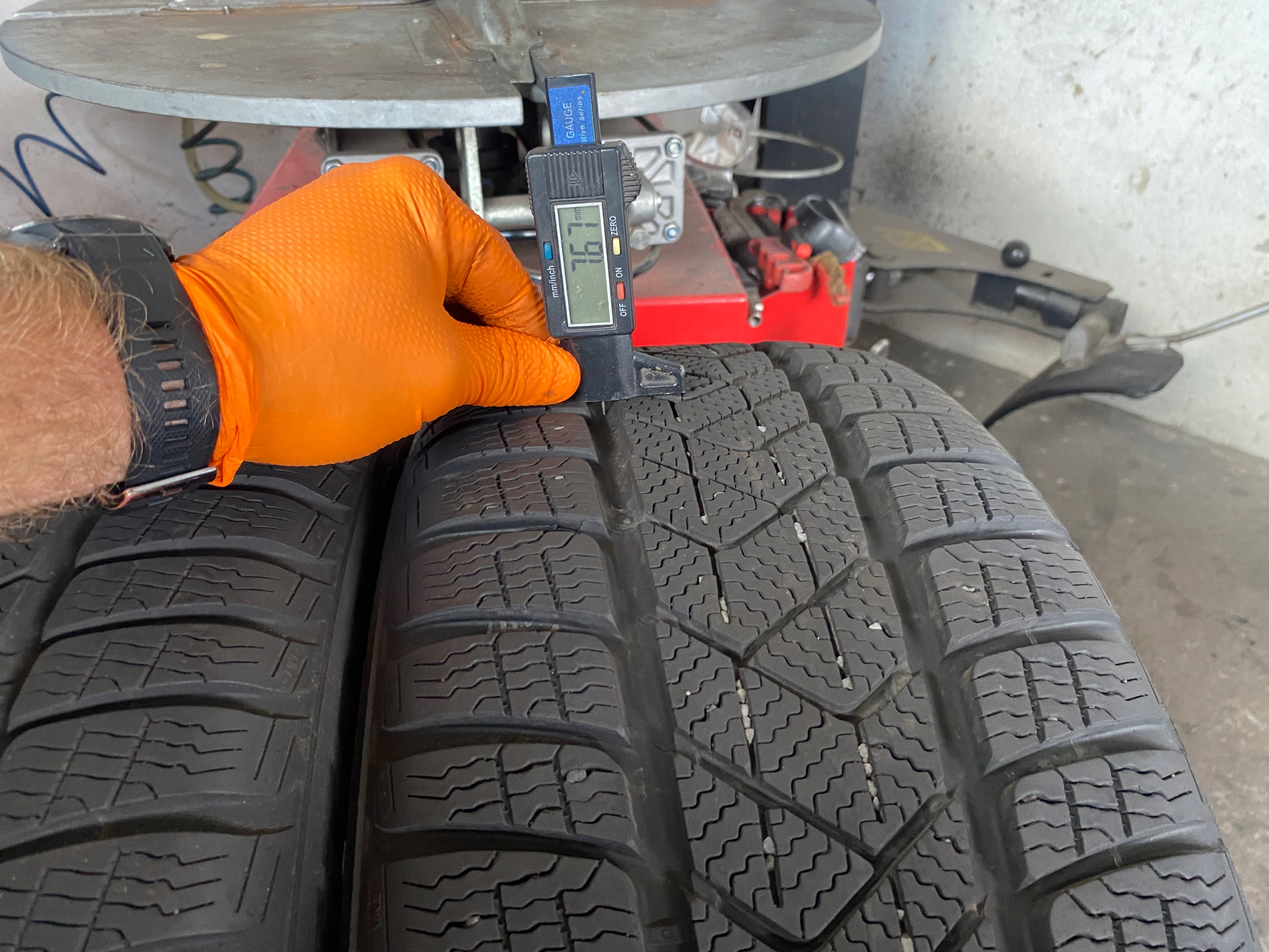2 tyres winter 225/45R18 95V Pirelli Winter Sottozero 3 RUN FLAT 7mm