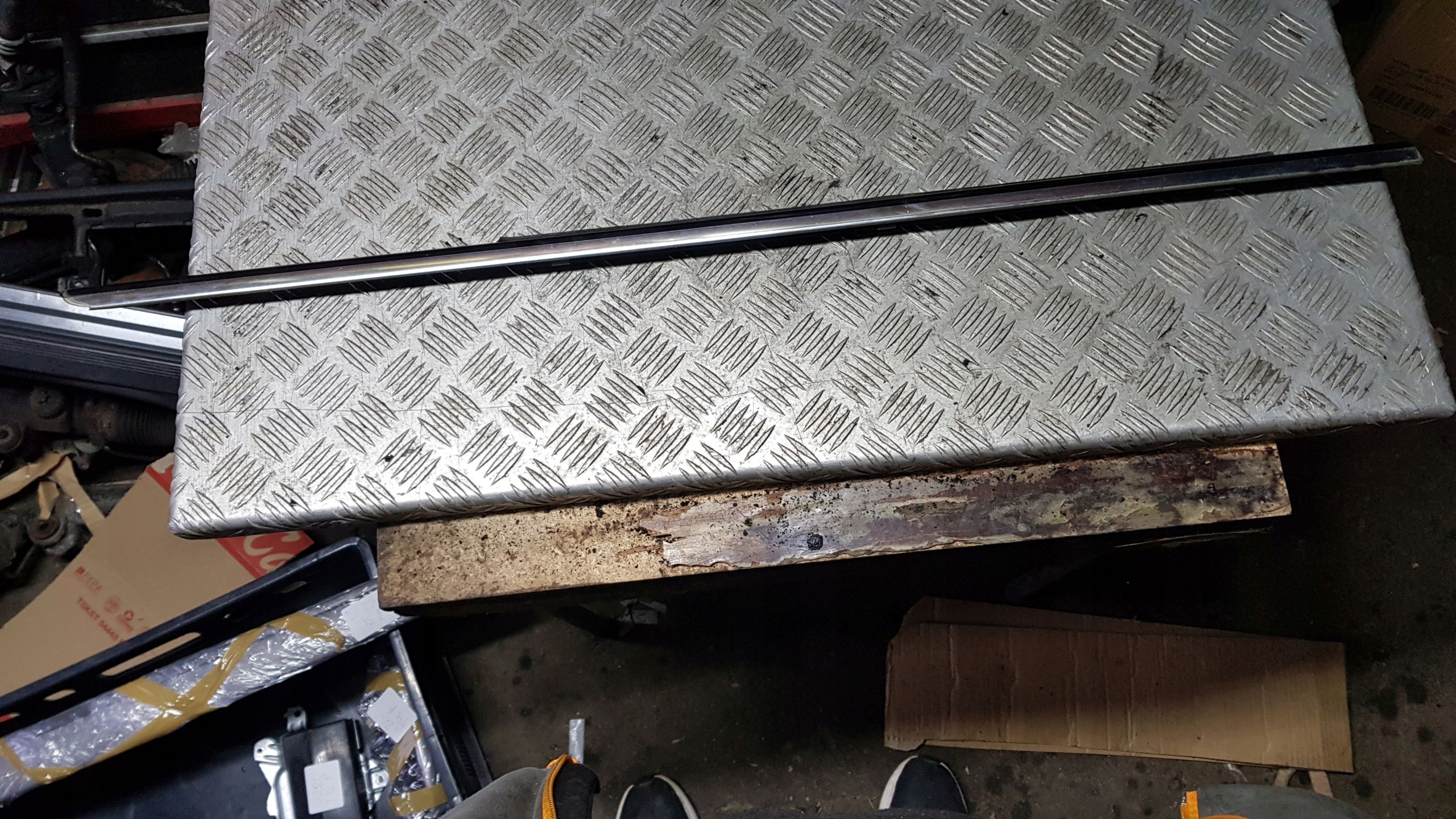 MERCEDES W220 moulding dust windows right rear part