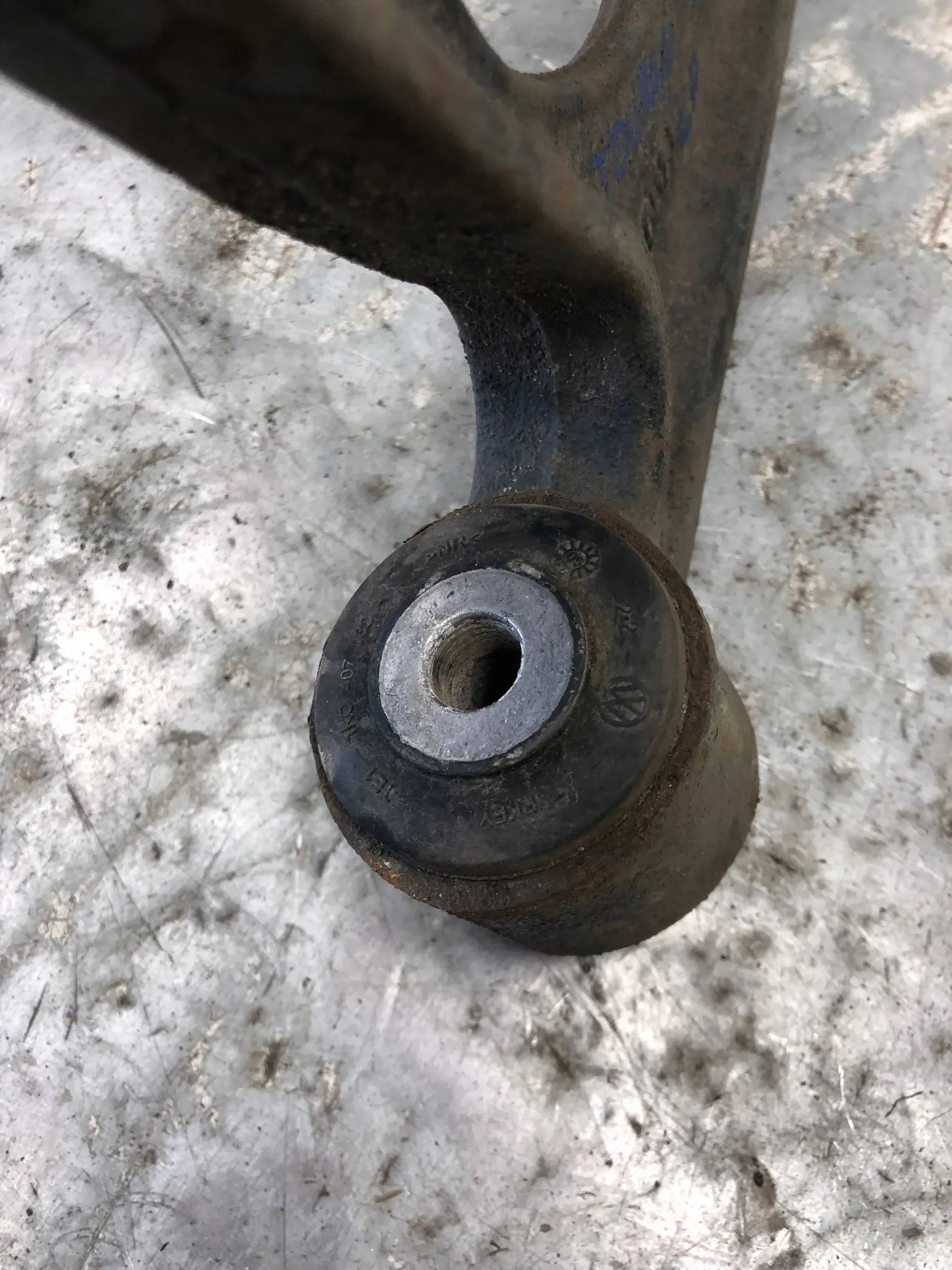 arm left front VW TOURAN 1K0407153G
