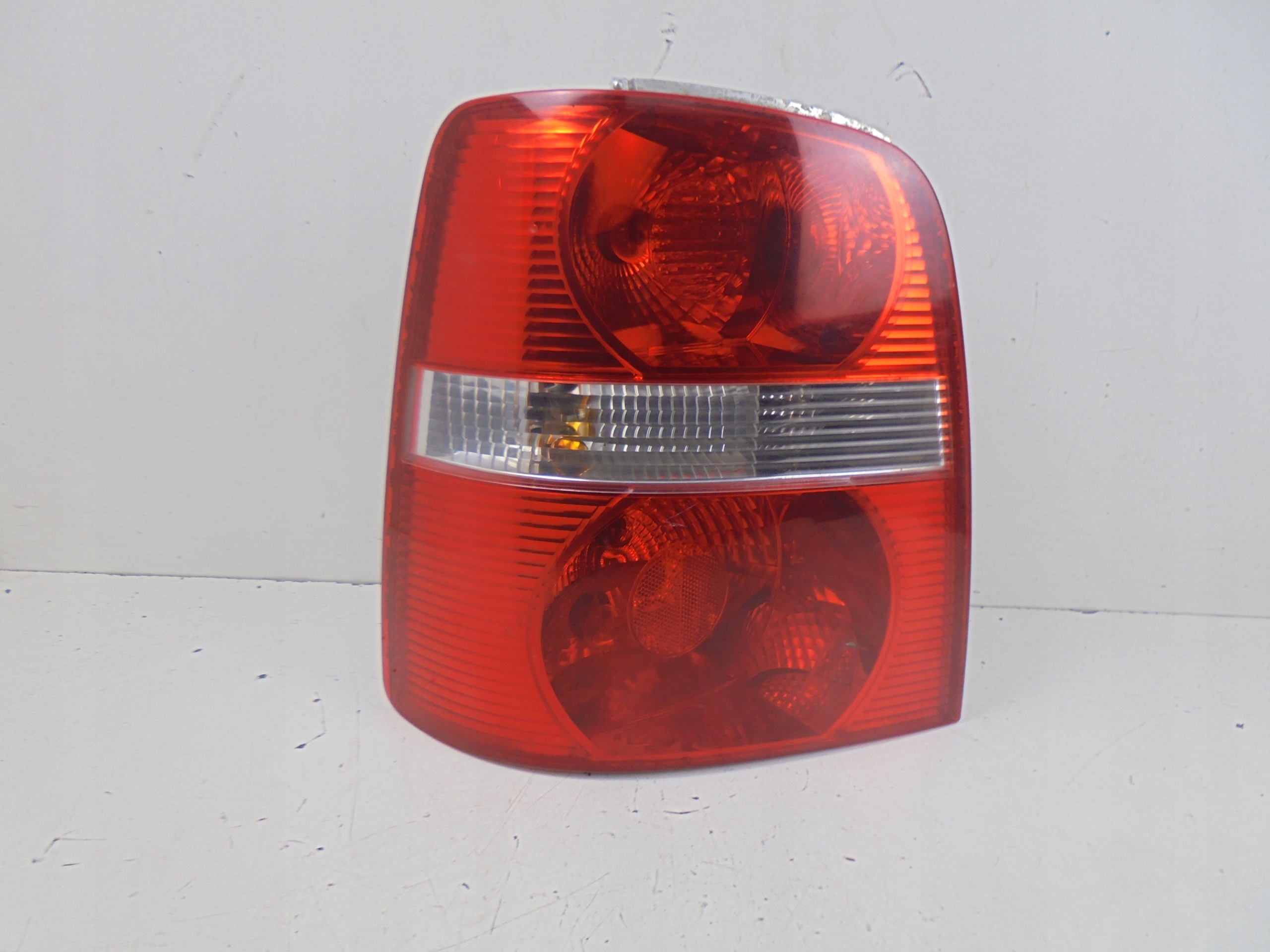 ФАРА ЛЕВЫЙ ЗАД. VW TOURAN И