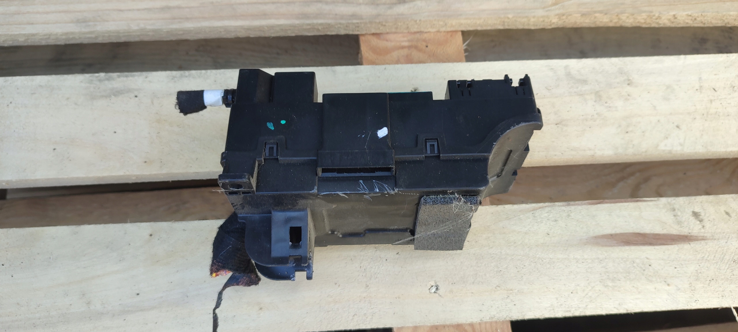 fuse box OPEL MOKKA A 1.7 CDTI 2109261 1311151445