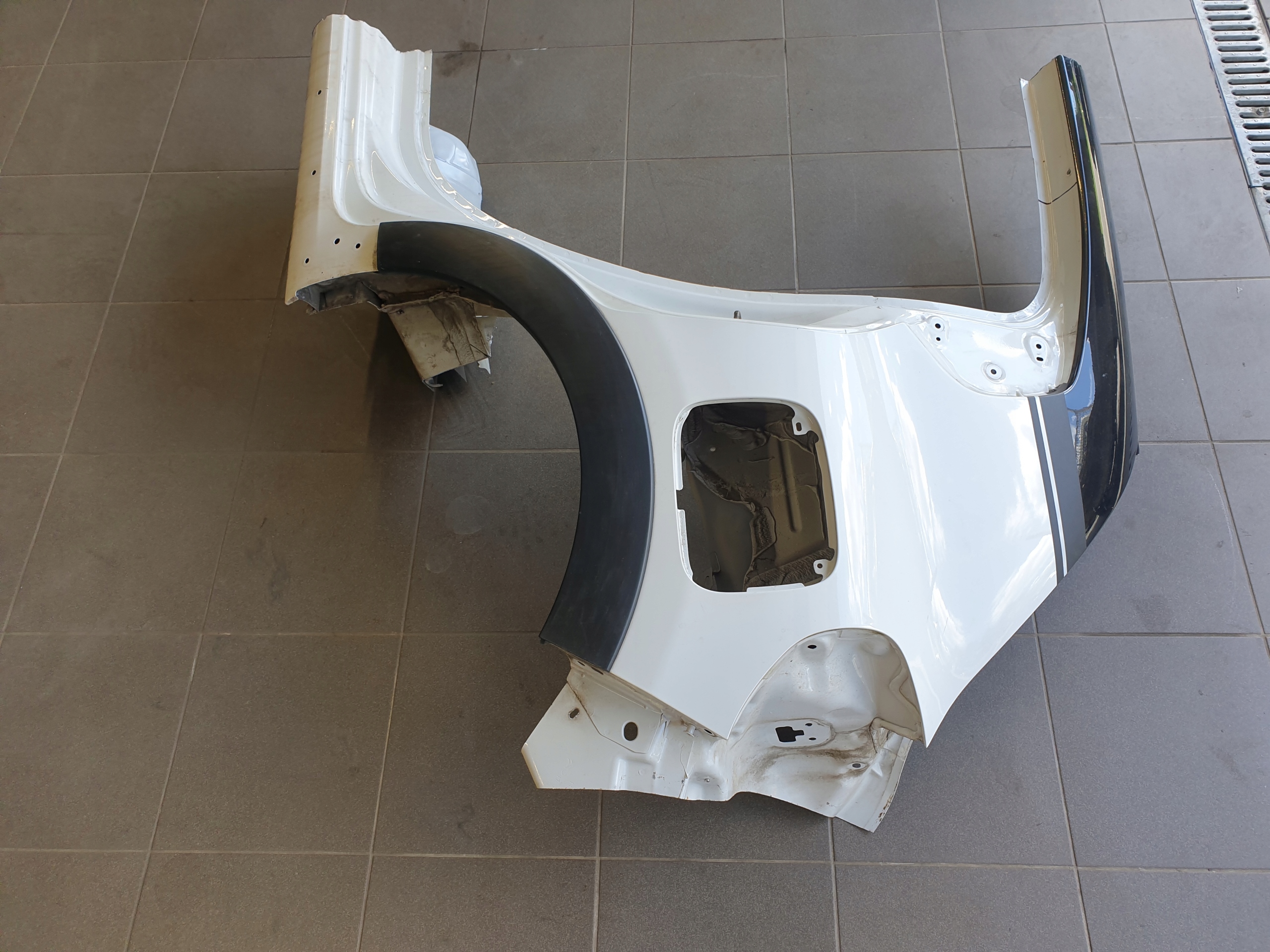 parafango posteriore LONGHERONE CITROEN C3 III EWPB 2016