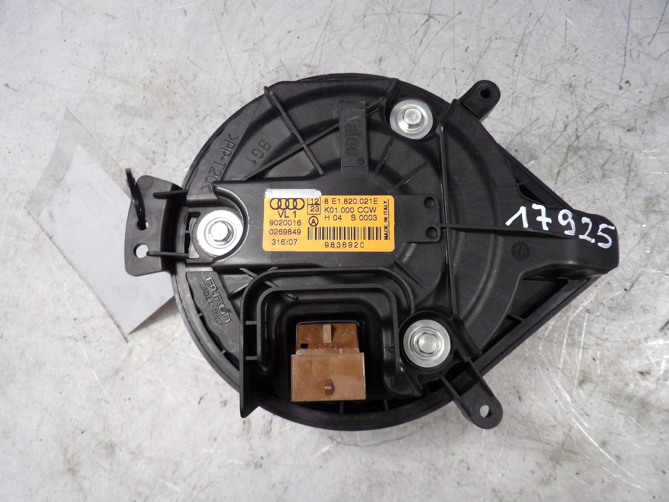 Audi A4 B7 Lüfter heizung 8E1820021E K01000CCW