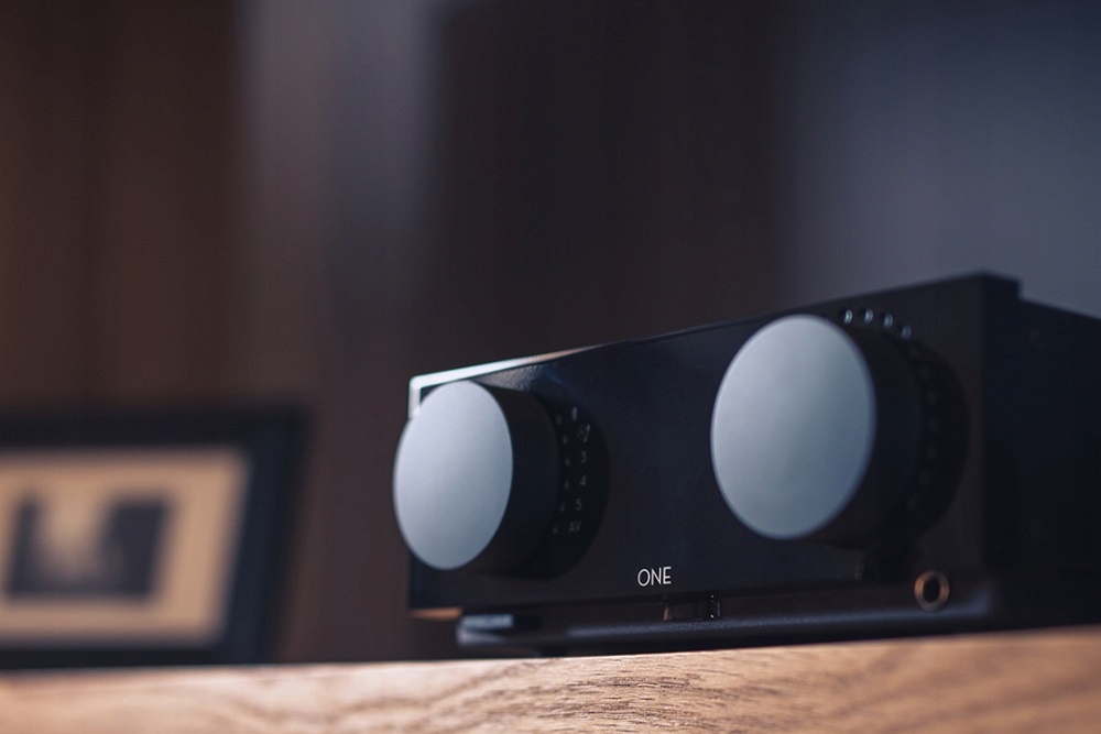 WZMACNIACZ CYRUS ONE Marka Cyrus