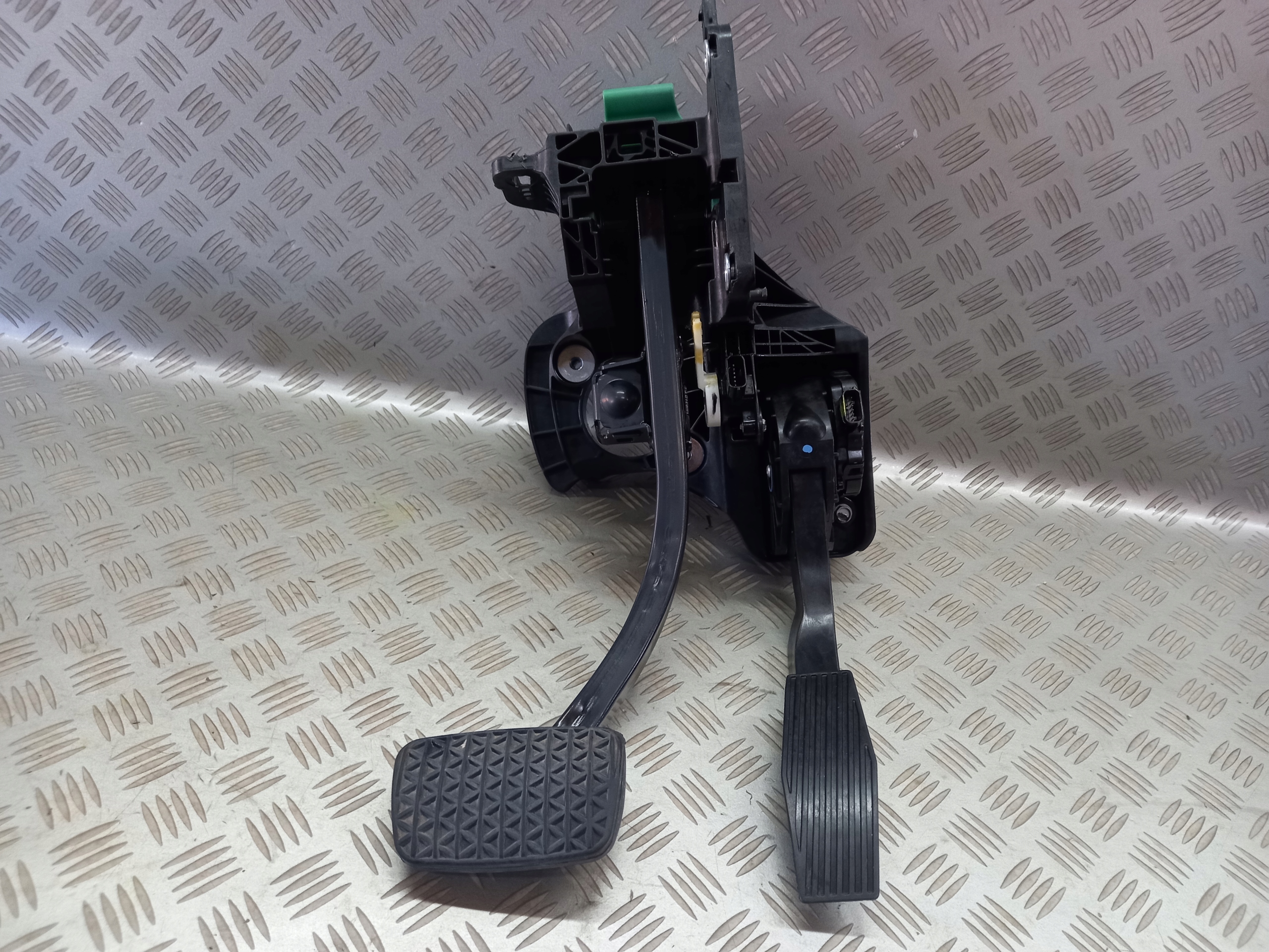 84187598 - ПЕДАЛЬ ТОРМОЗА АВТОМАТ OPEL INSIGNIA B ЕВРОПА