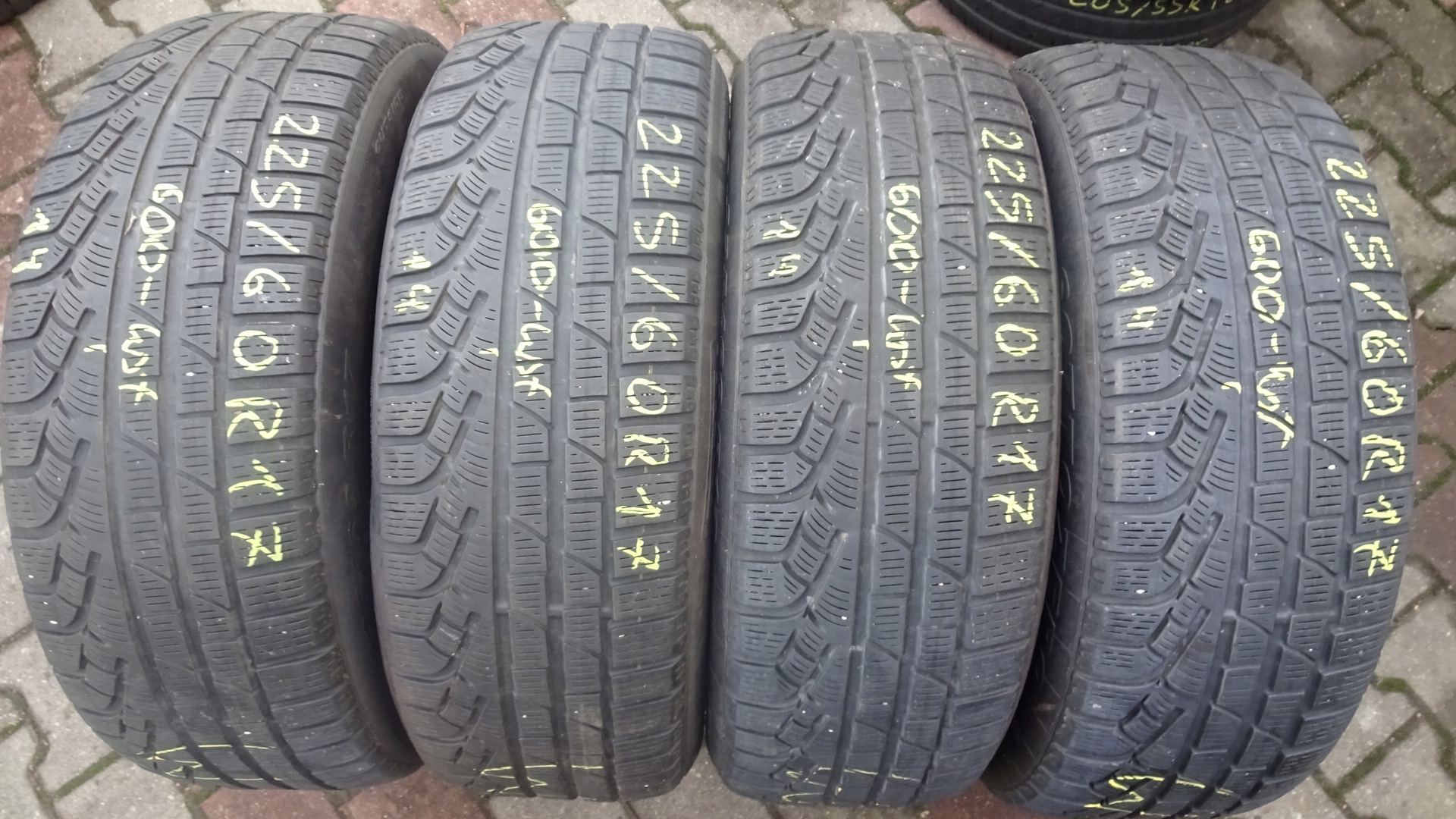 Opony zimowe 225/60R17 Pirelli Sottozero 99H
