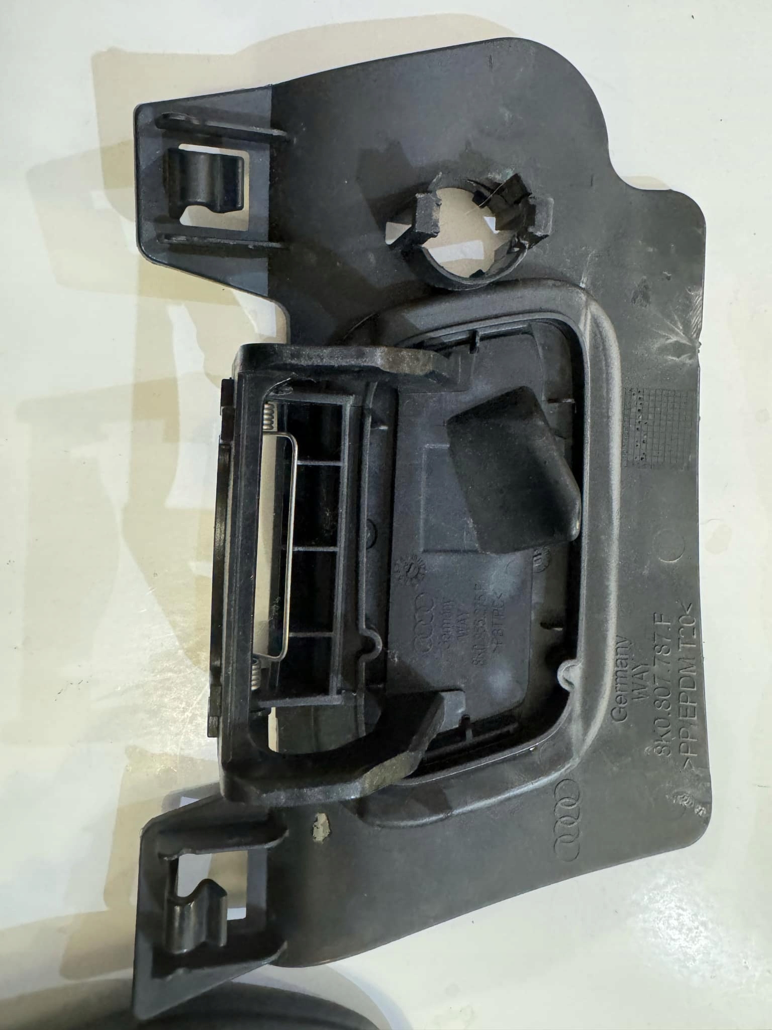 AUDI A4 B8 -> Couvre Lave phare REFLEKTORA Gauche Avant 8K0807787F