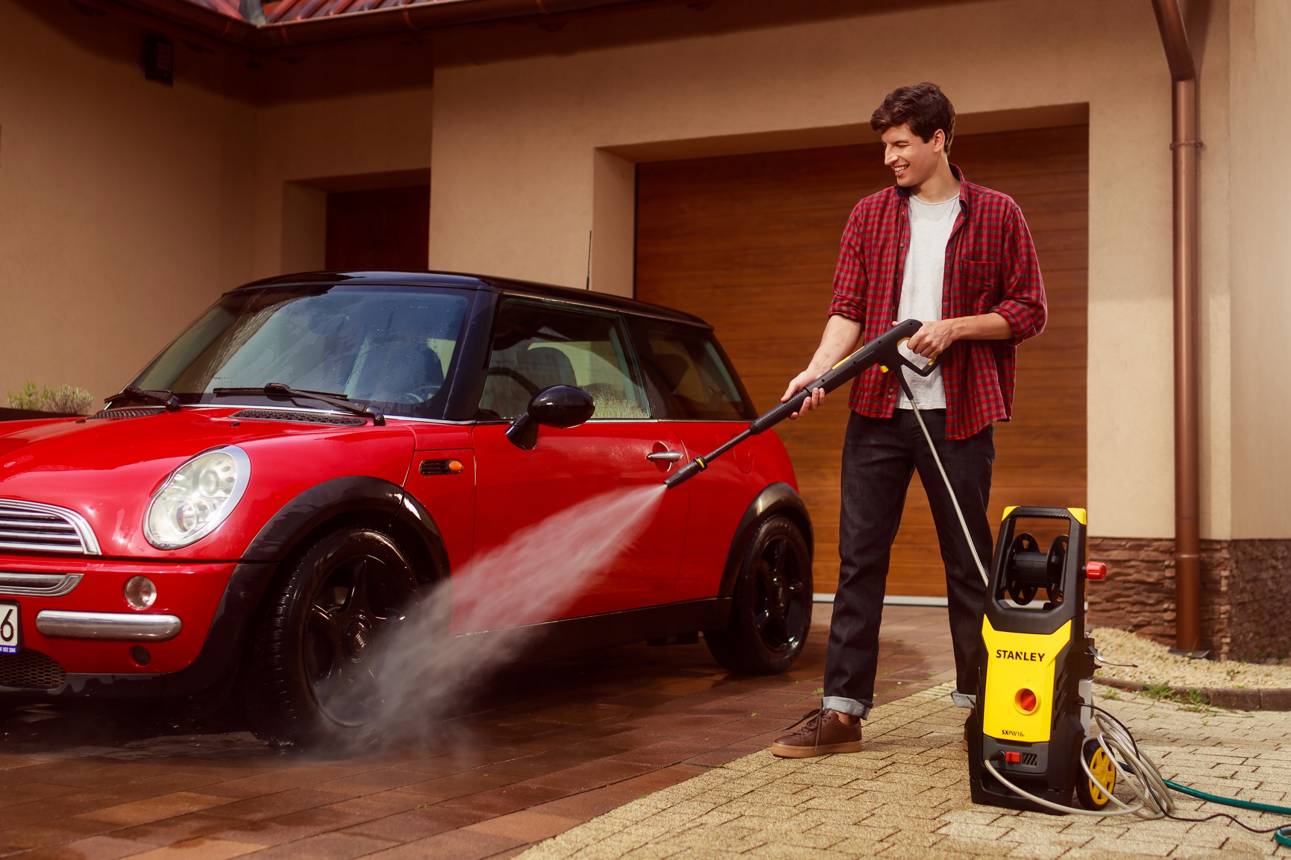 MYJKA CIŚNIENIOWA STANLEY 190BAR SAMOSSĄCA ALUMINIOWA ULTRA CIŚNIENIE Kod producenta MYJKA CIŚNIENIOWA STANLEY + KT-24 PORADNIK