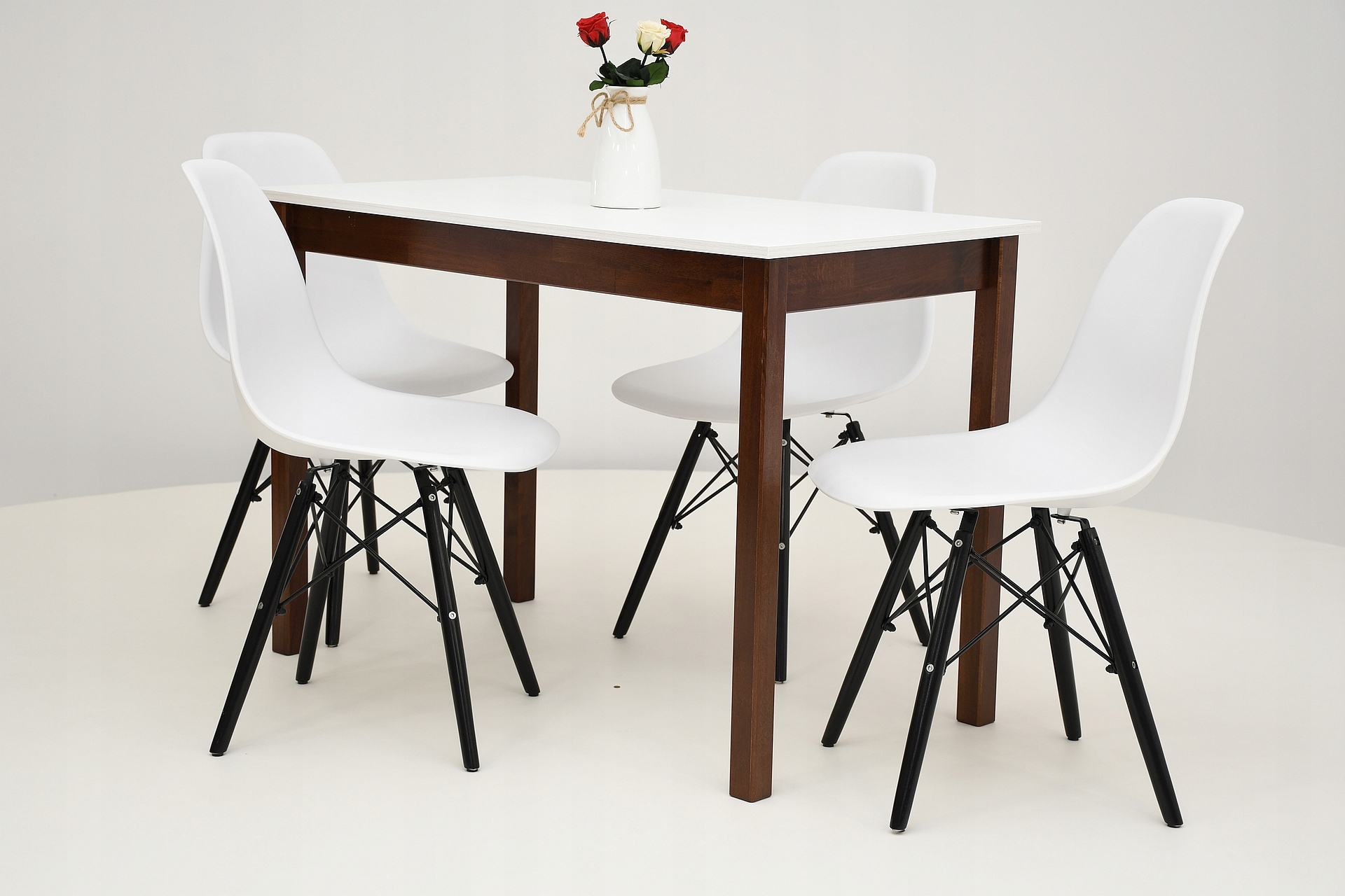 MAŁY ZESTAW DO KUCHNI STÓŁ + 4 KRZESŁA Liczba elementów w zestawie 5