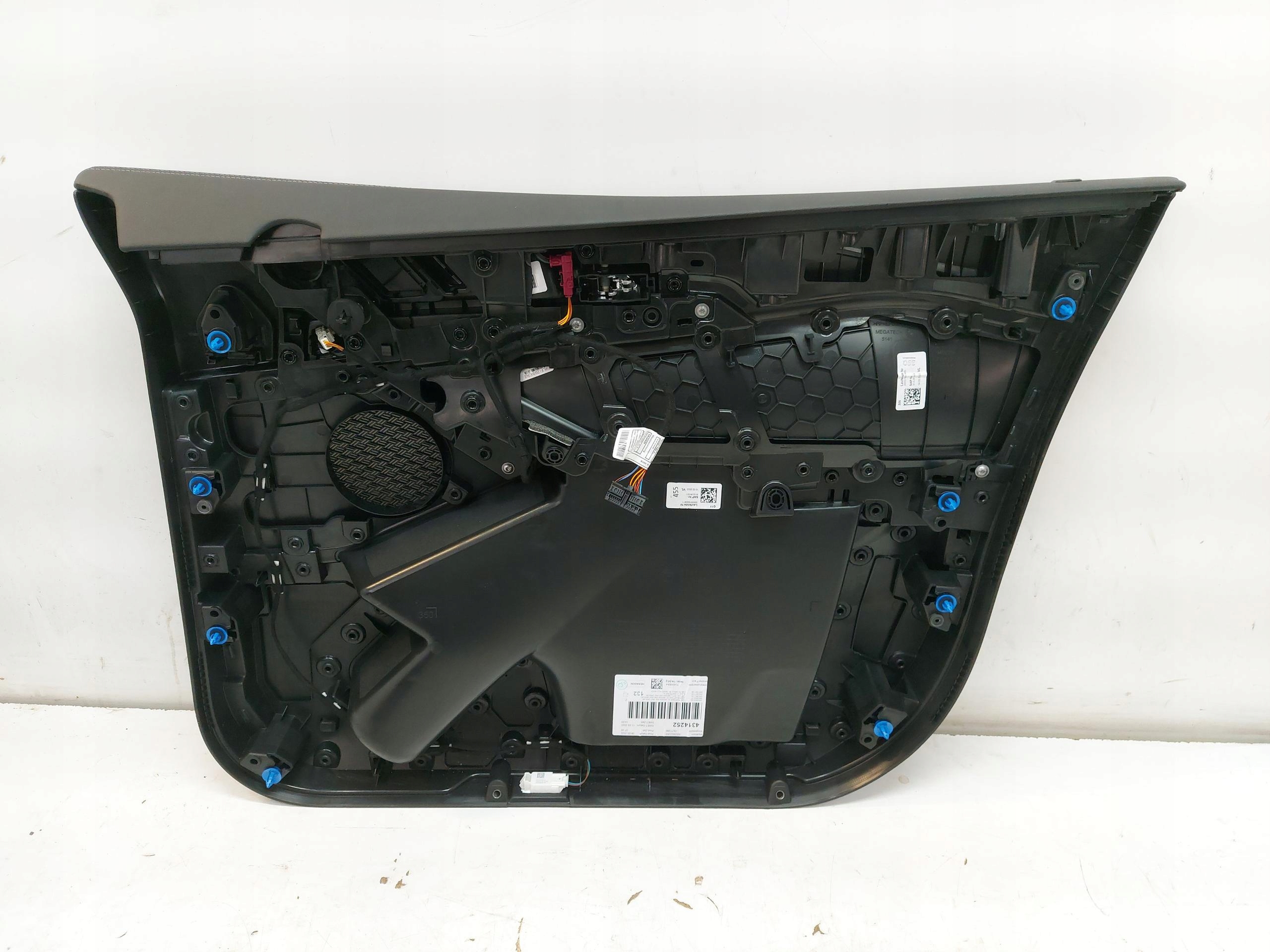 BMW U06 220d upholstery side door left front 4314252