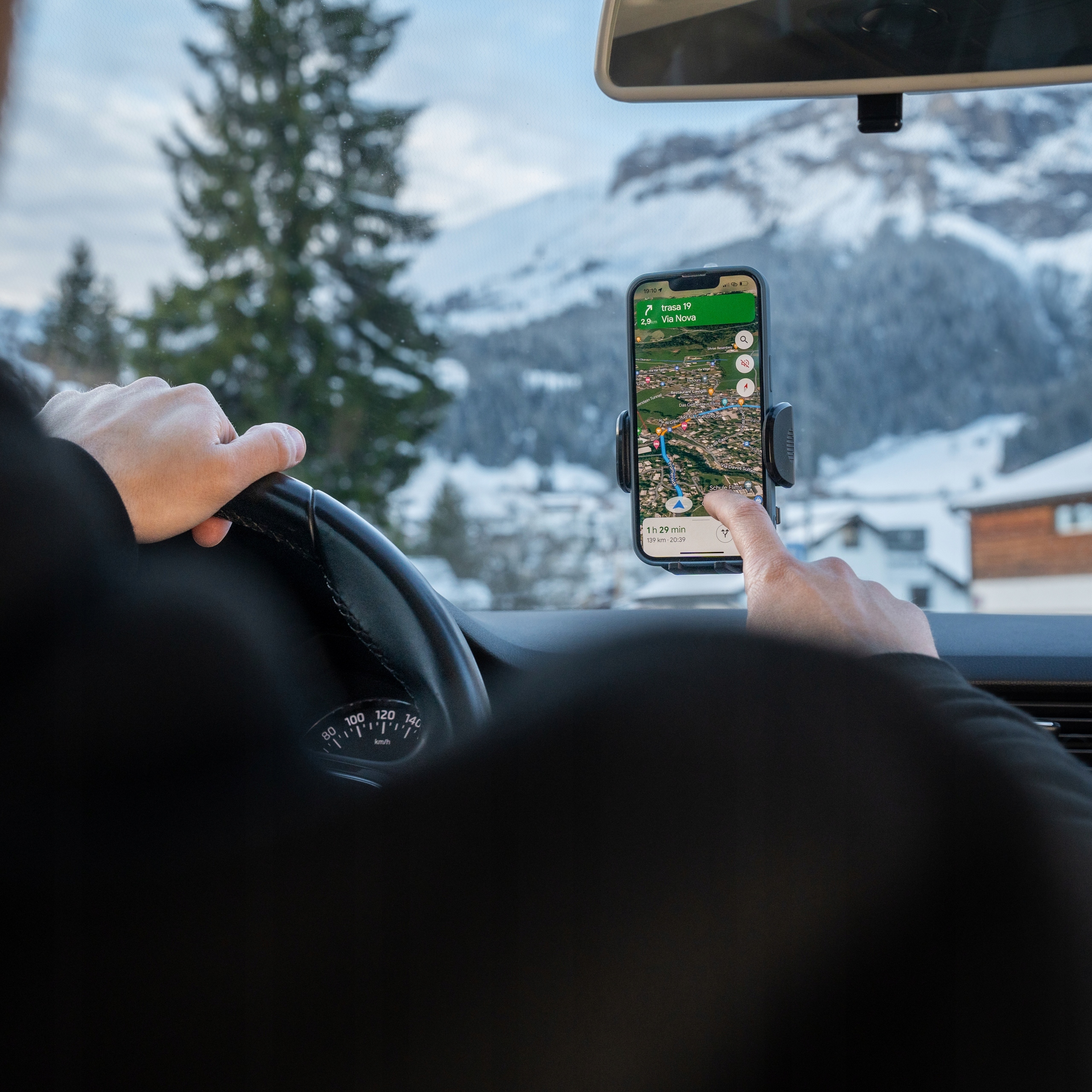 UCHWYT DO SAMOCHODU NA TELEFON SZYBĘ DESKĘ KOKPIT HOLDER SAMOCHODOWY MOCNY Marka Spacecase