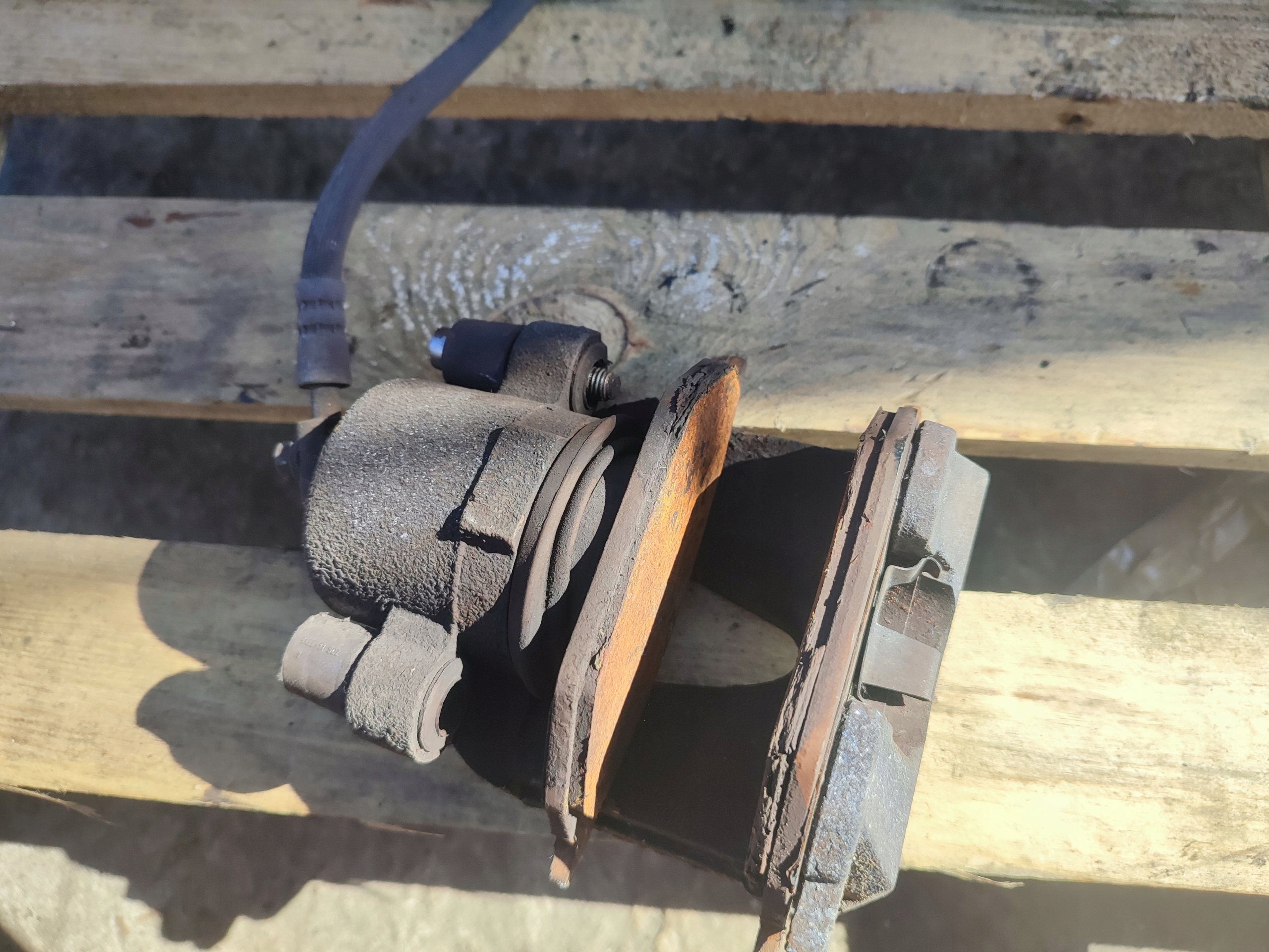 caliper brake right front VOLKSWAGEN SEAT SKDOA 2Q0615106