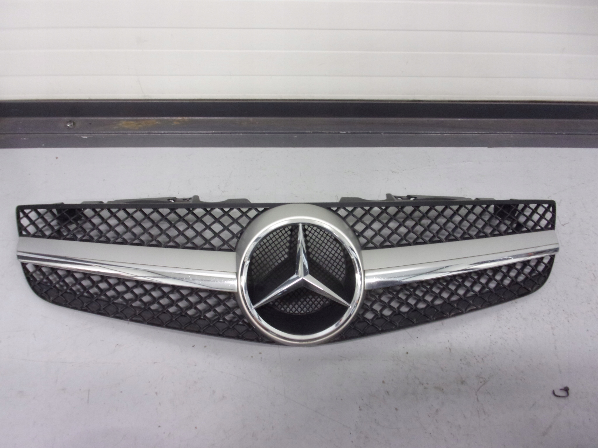 R230 SL 500 LIFT GRILL ATRAPA A2308802283