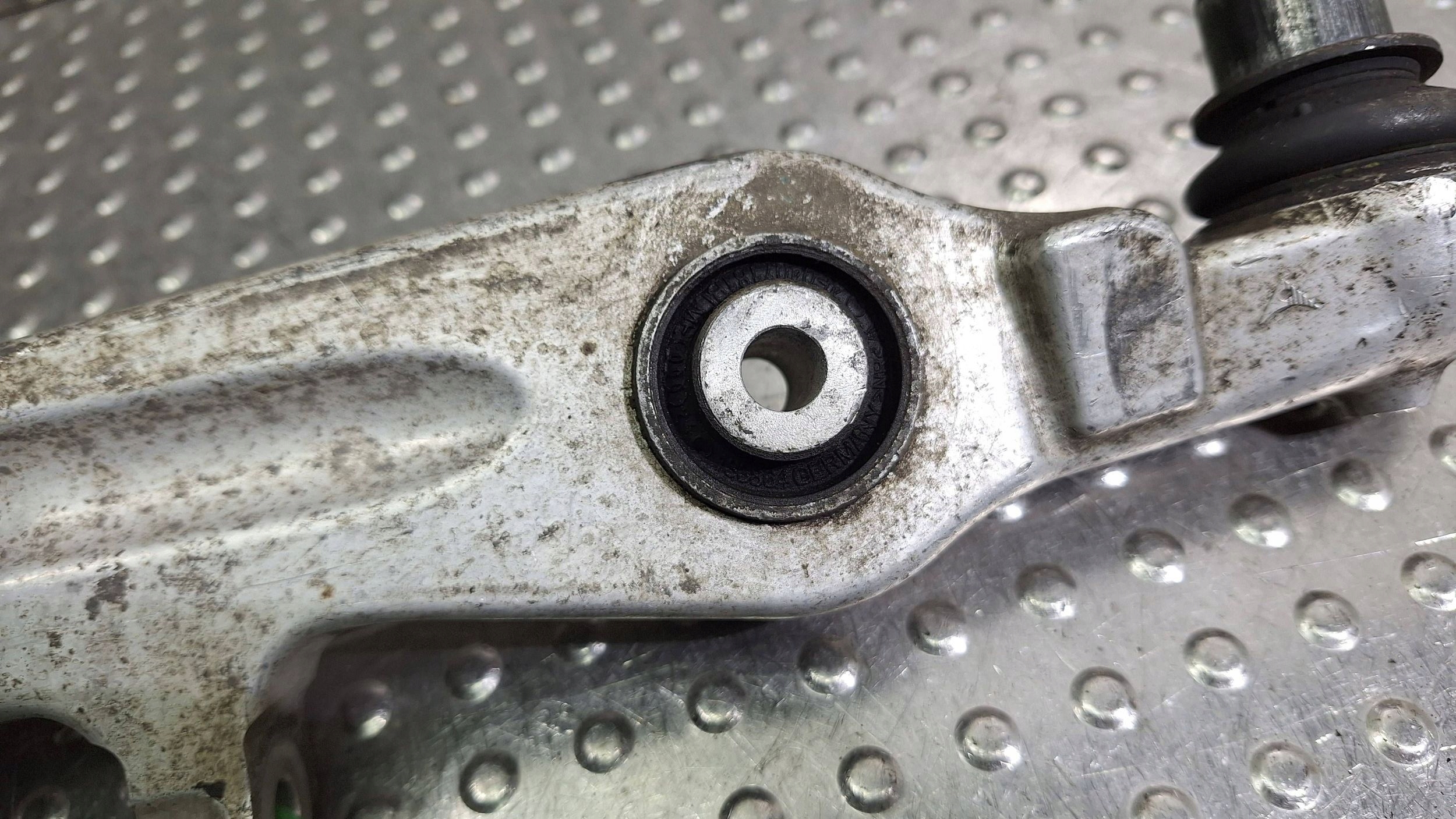 arm left front 4E0407155C AUDI A8 D3 BENTLEY CONTINENTAL GT GTC LIFT