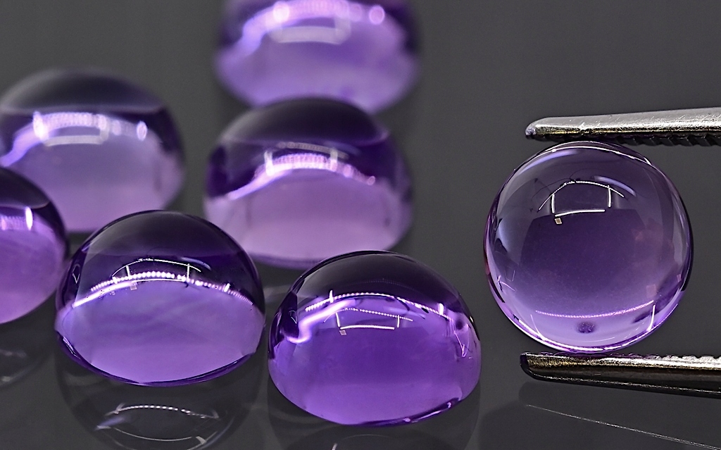 Ametyst Aa kulatý kabošon fi 8 mm