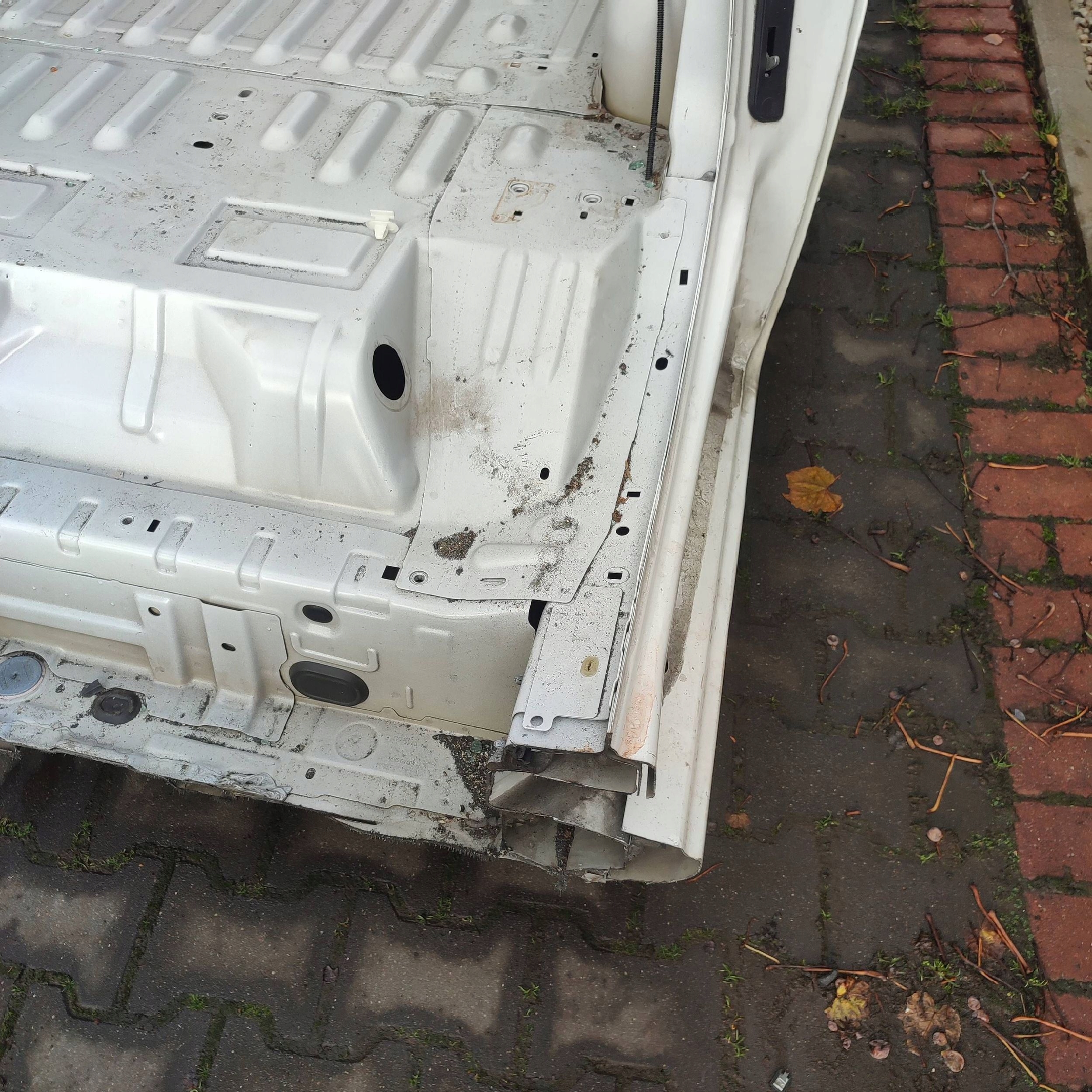 quarter rear Peugeot Rifter