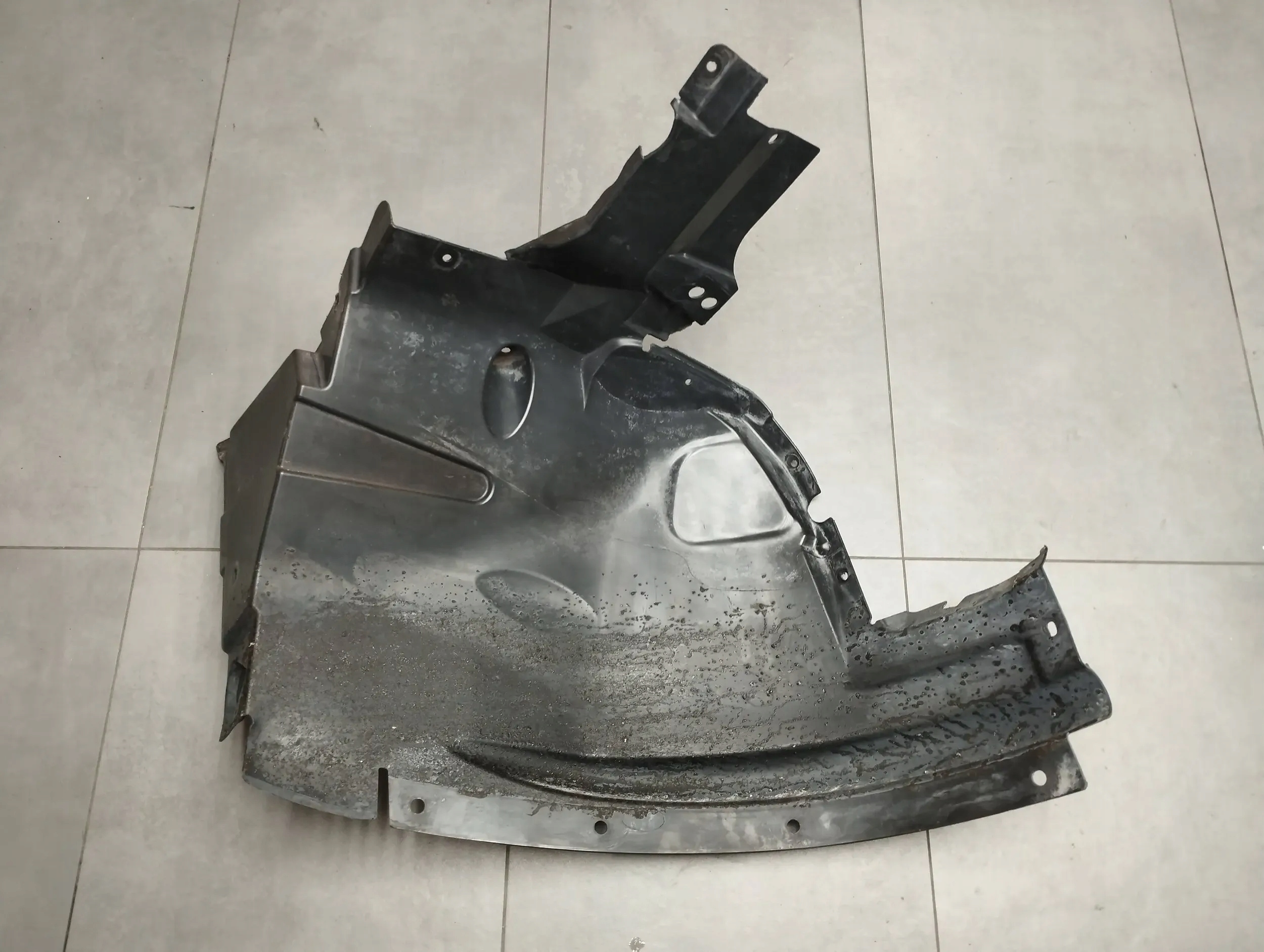 BMW X6 E71 2012 mudguard left front 7180621