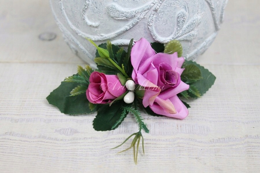 Butonierka przypinka dzika róża FIOLET ślub wesele Kolor dominujący inny