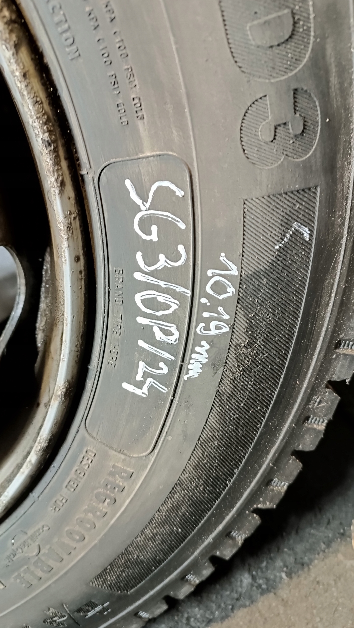 wheel disc tyre 2x R17,5 CONTINENTAL HYBRID LD3 215/75
