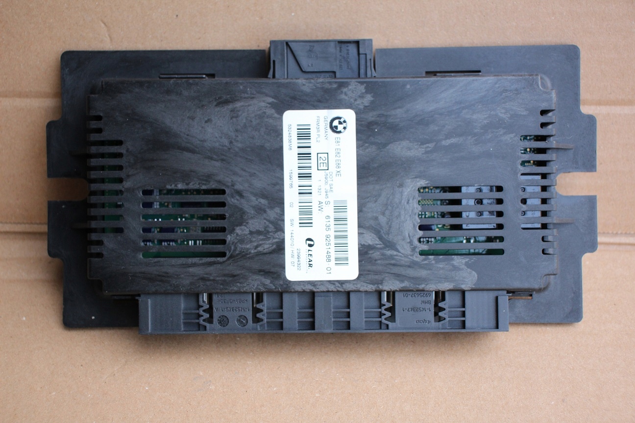 Moduł sterownik świateł BMW e8x e9x x1 9251488 XE FRM3R SW 144010 HW 07