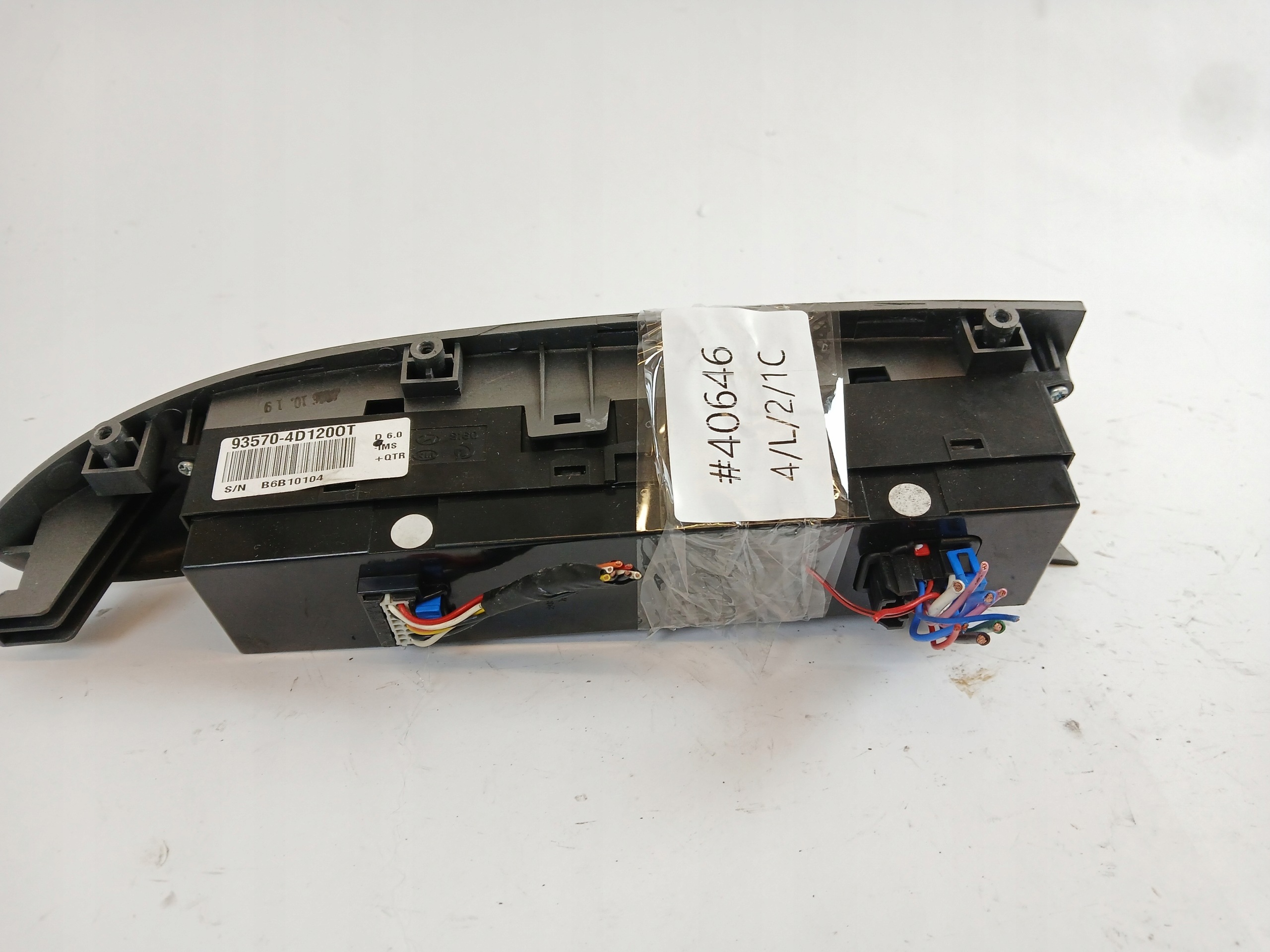 KIA CARNIVAL II PANEL okna levý předek 93570-4D1200T