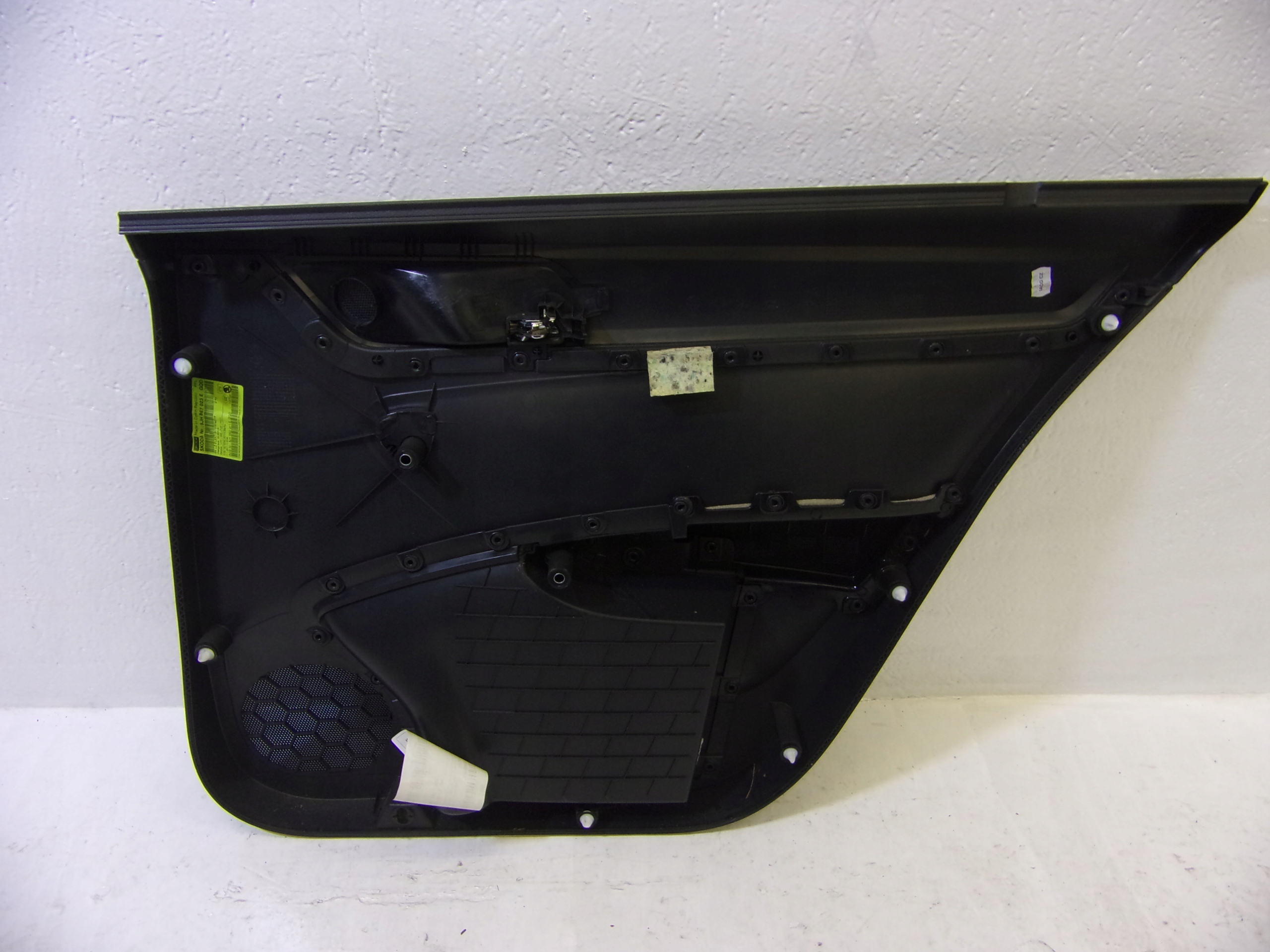 дверные карты левый задний SKODA RAPID 5JH867023E