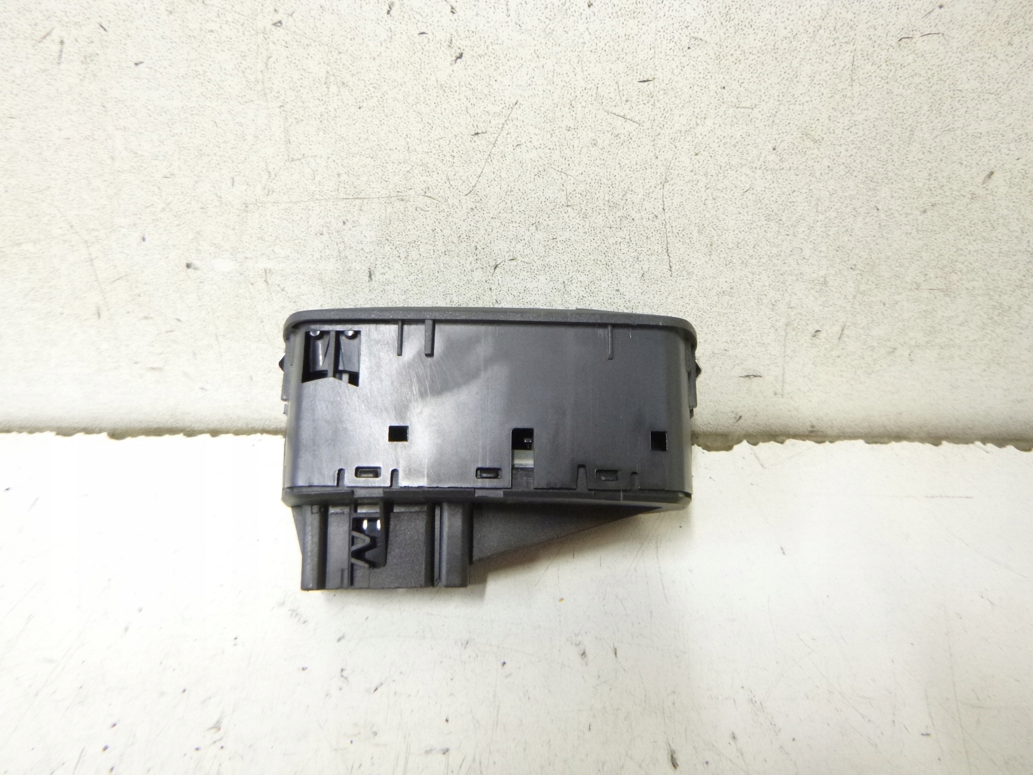 switch panel of the window left Opel Corsa D 2009r. 13258521AA