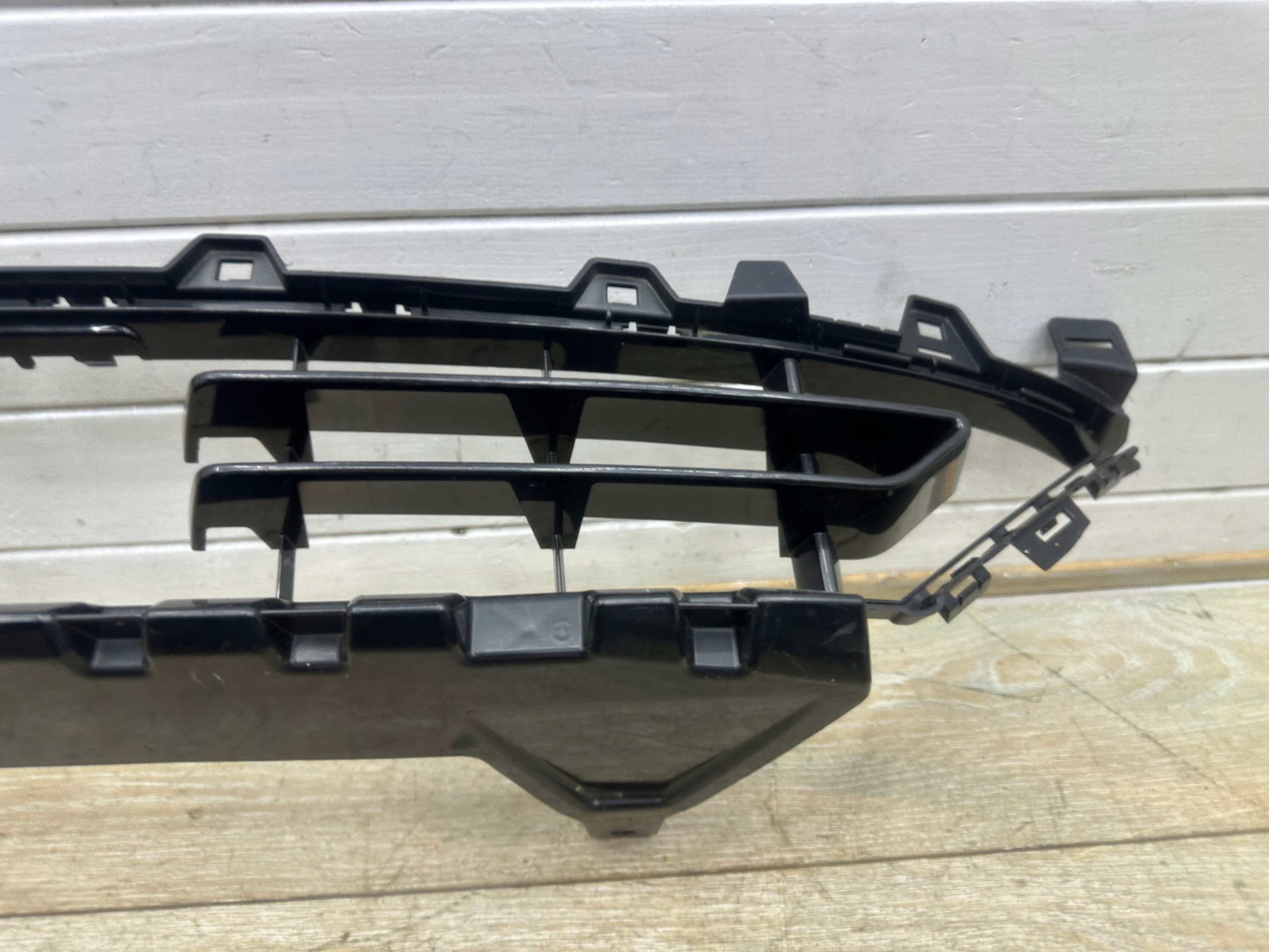 Lüftungsgitter mitte der Stoßstange BMW F44 2 7496957