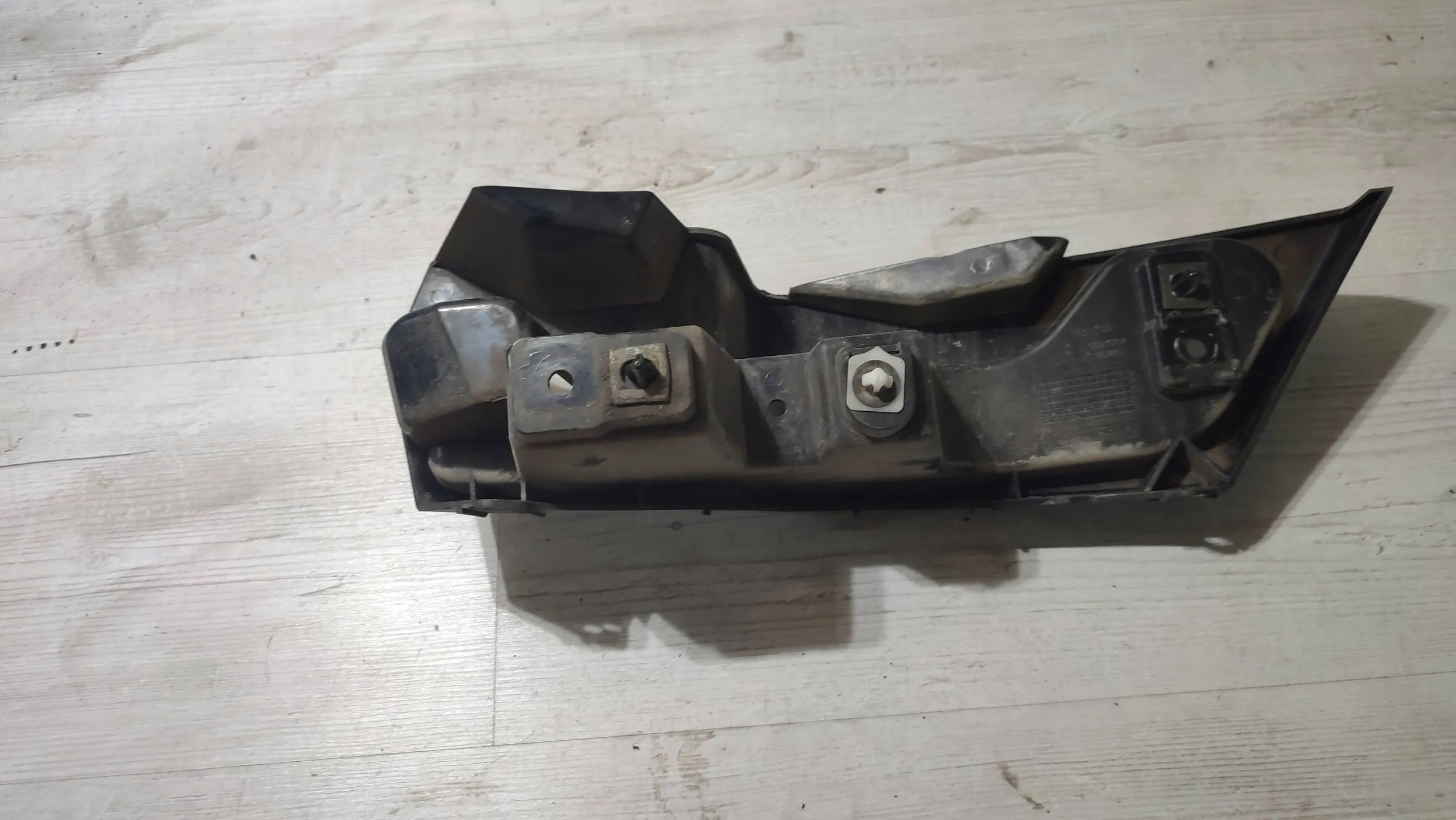 Ford Mondeo MK5 16r 2.0TDCi rear part side right bumper bracket