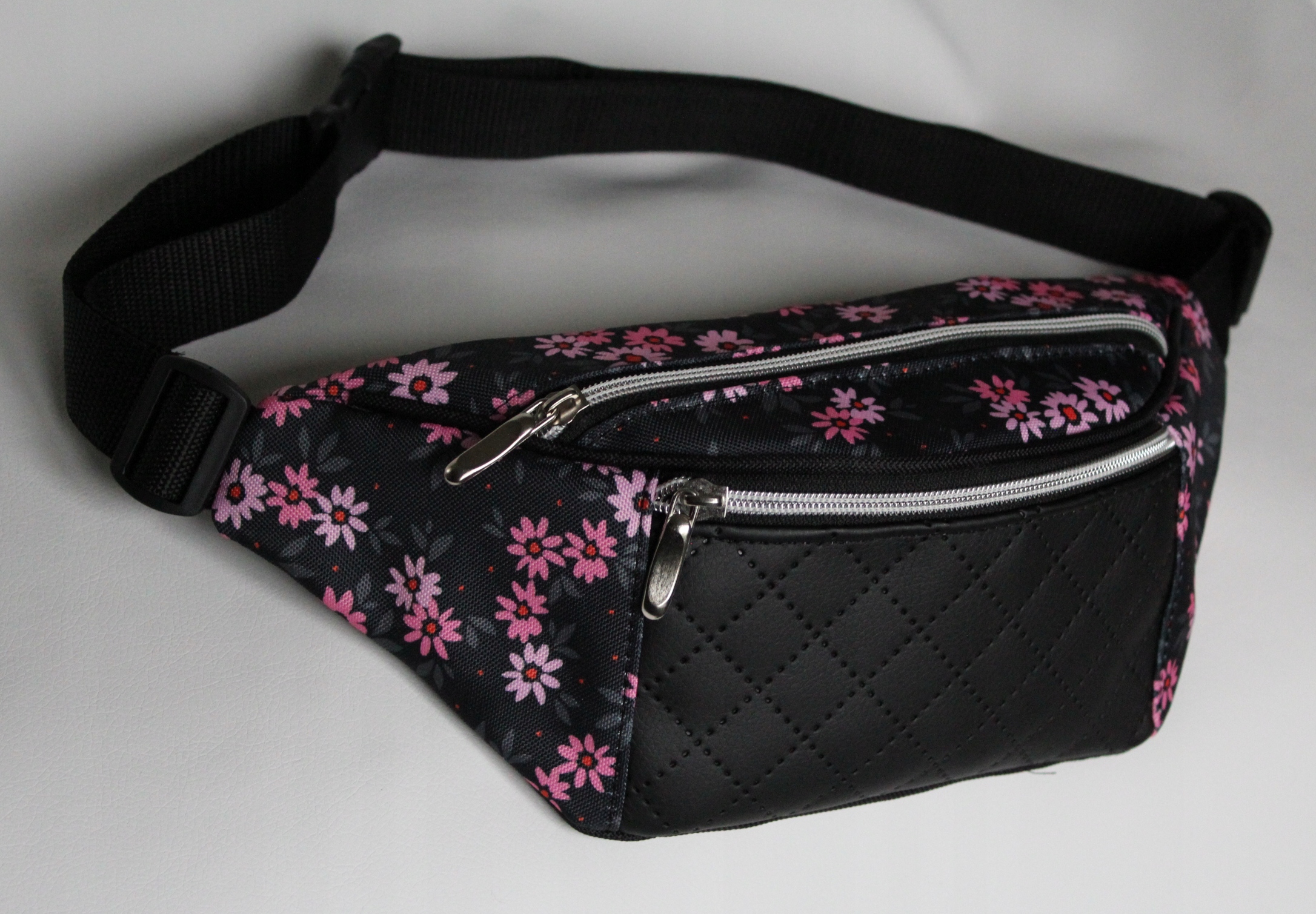 SASZETKI SASZETKA NERKA DAMSKA BIODROWA PIKOWANA EAN (GTIN) 9788377831588