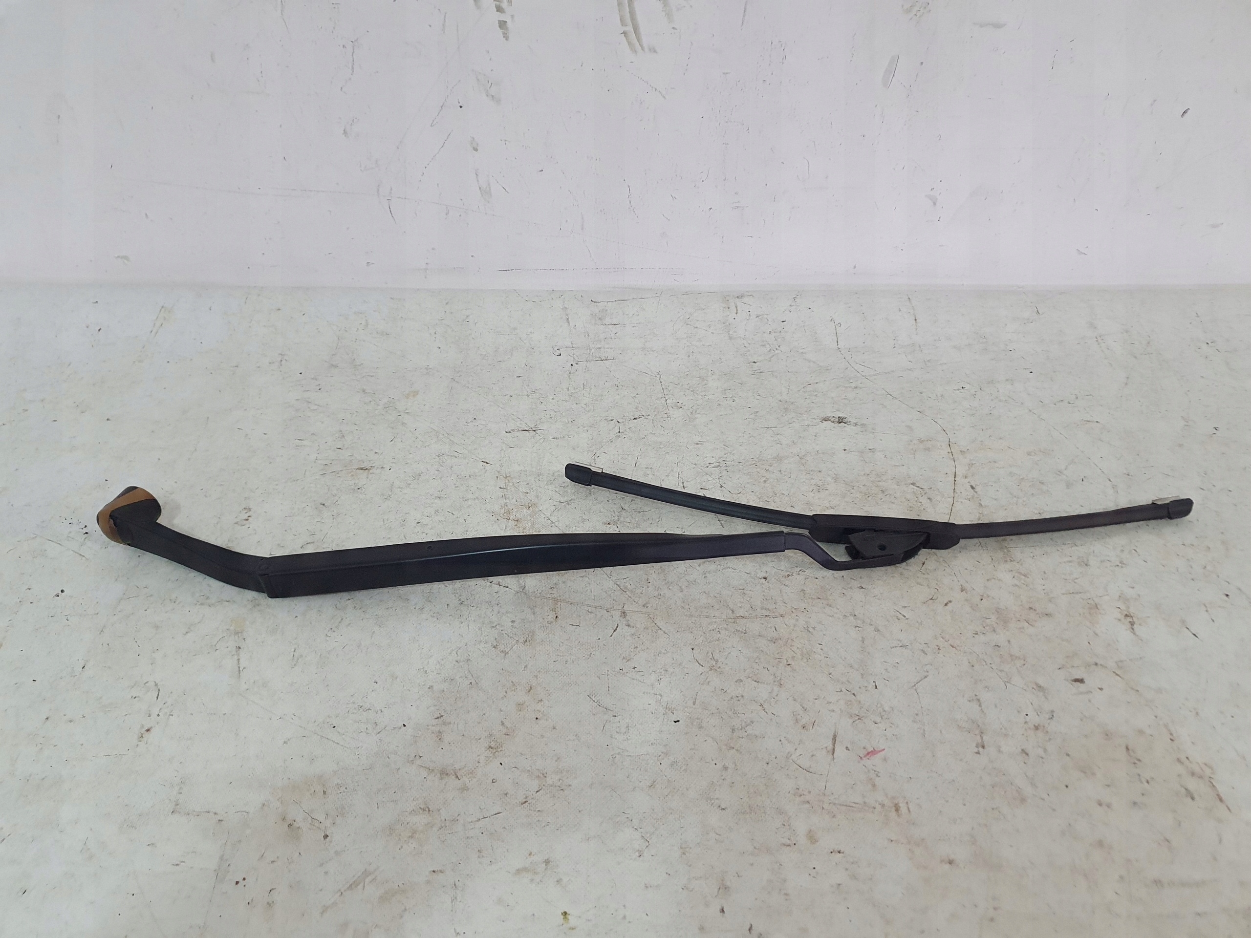 DODGE CHARGER 2019- wiper arm right left KOMPLET