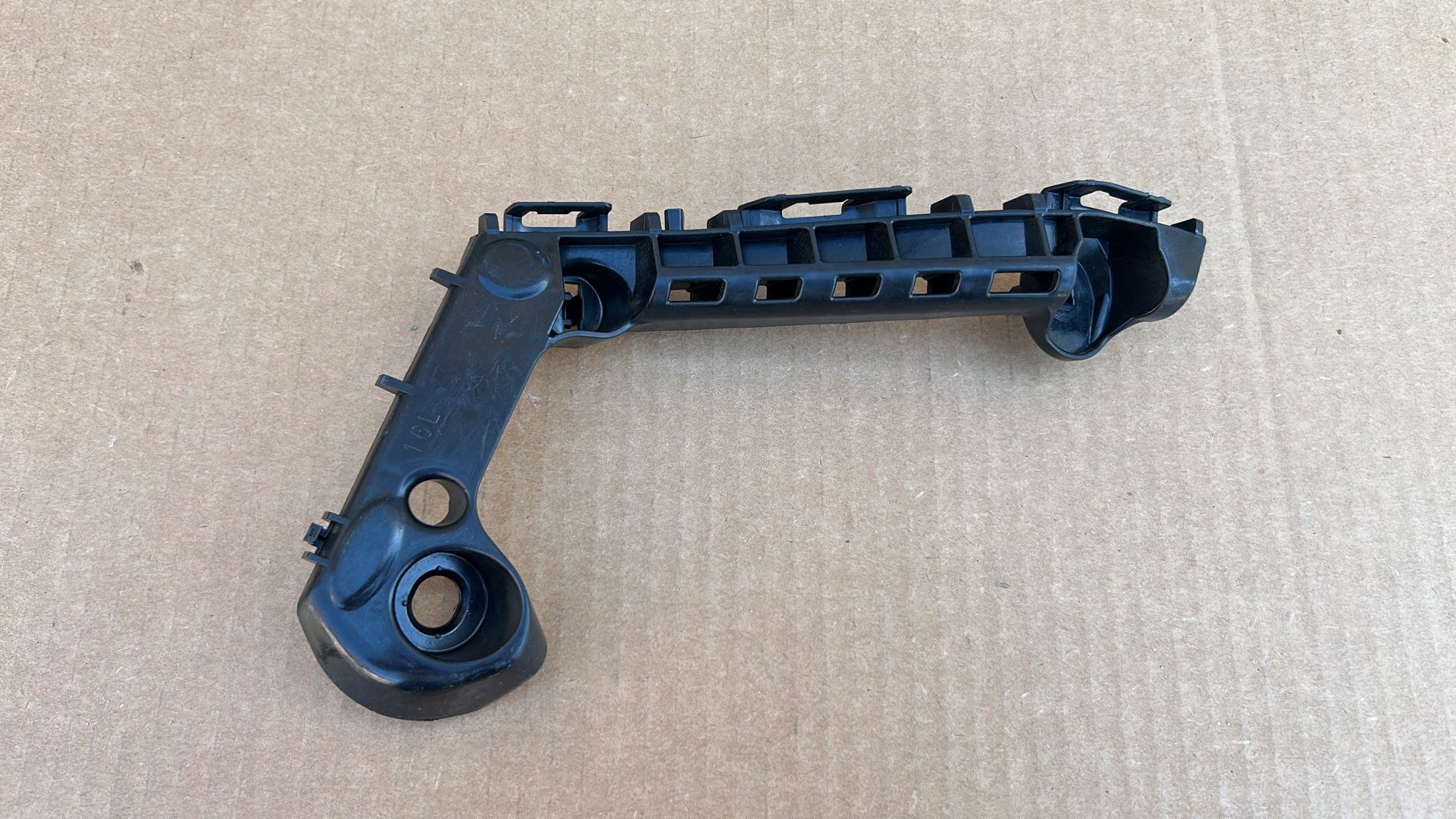 bumper bracket left front front TOYOTA COROLLA E21 19- KOMBI HB