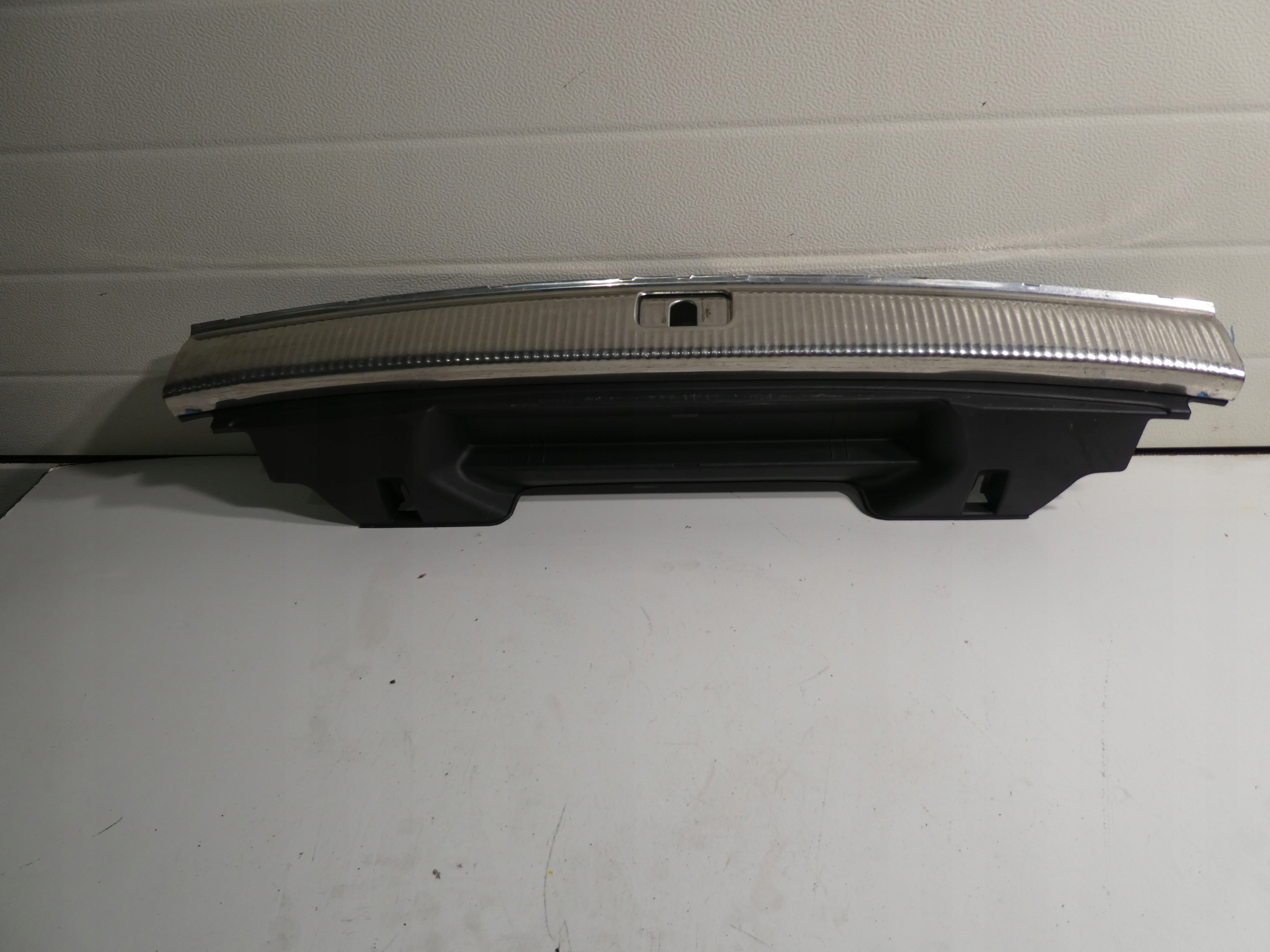 AUDI Q5 cover of the threshold boot 8R0864513C
