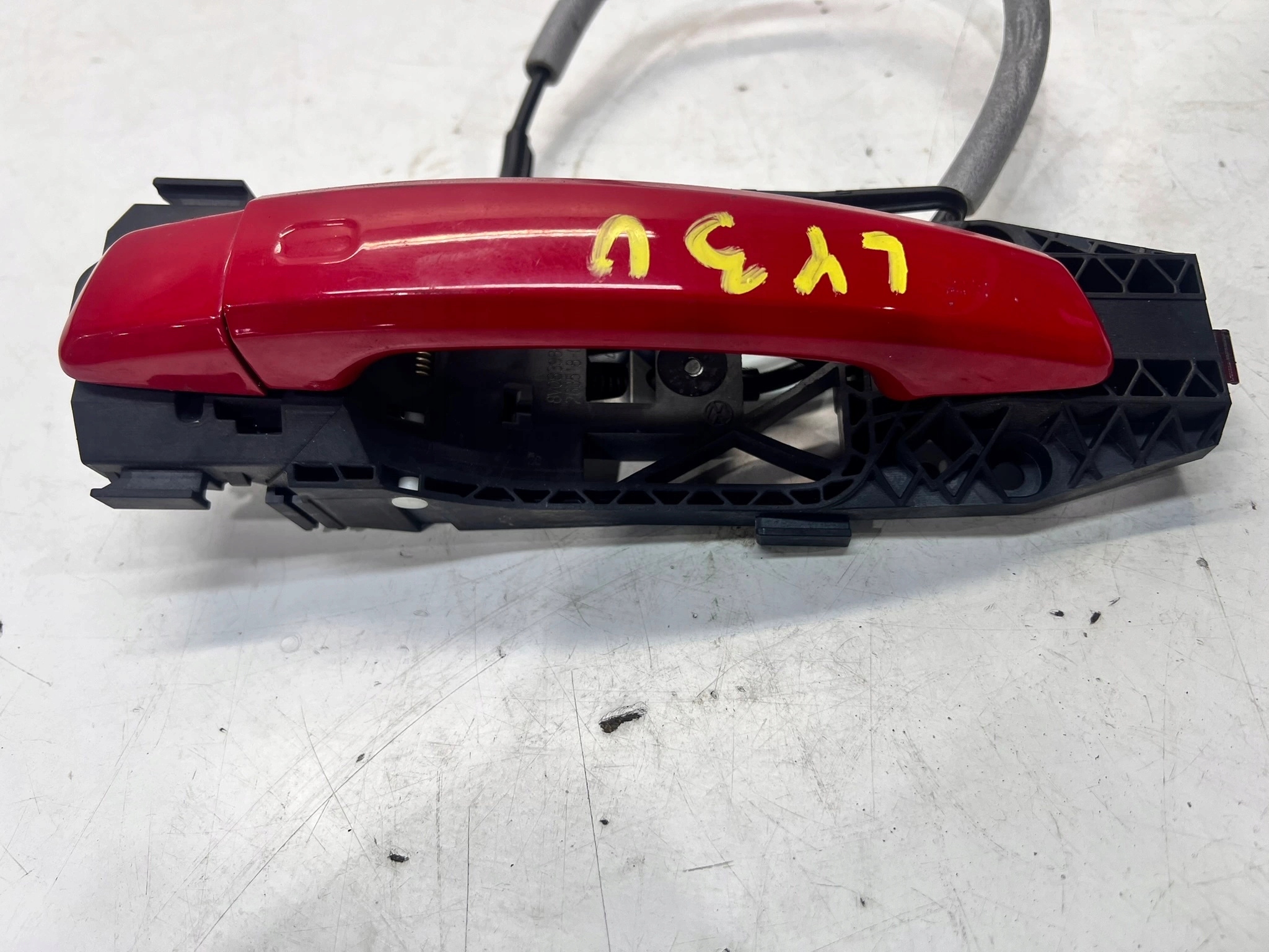 handle left rear part AUDI A3 8V Q3 8V0839885 LY3U