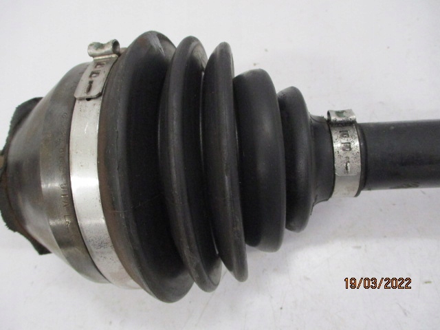 VOLVO XC60 2.4D PÓŁOŚ LEWA 31367535 Typ samochodu Samochody osobowe