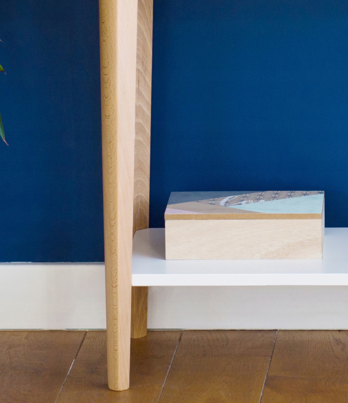 Nowoczesna Konsola z Drewna Jesionowego i MDF 105x35x74 cm Biała Kolor mebla biały