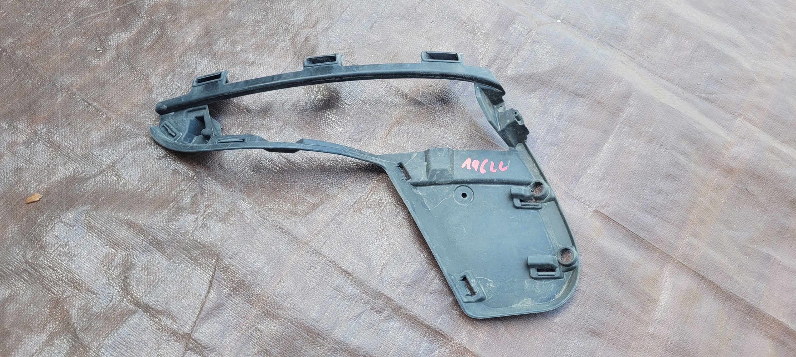 J8A2-15267-BA J8A2-15266-BA - Галогенні кріплення SLlZG RANGE Rover VELAR