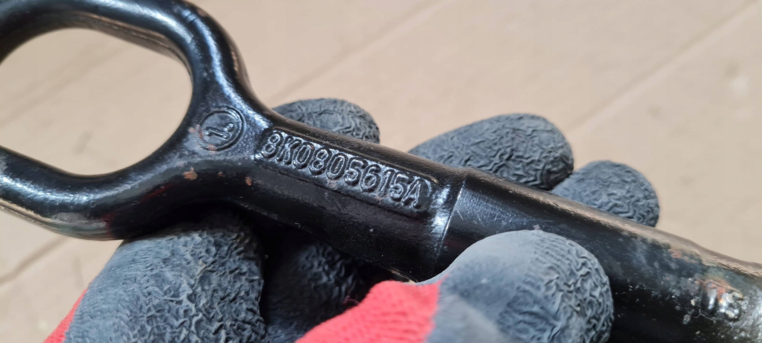 Q3 83A UCHO HOLOWNICZE hook 8K0805615A Q5 80A A6 C8 VW AUDI