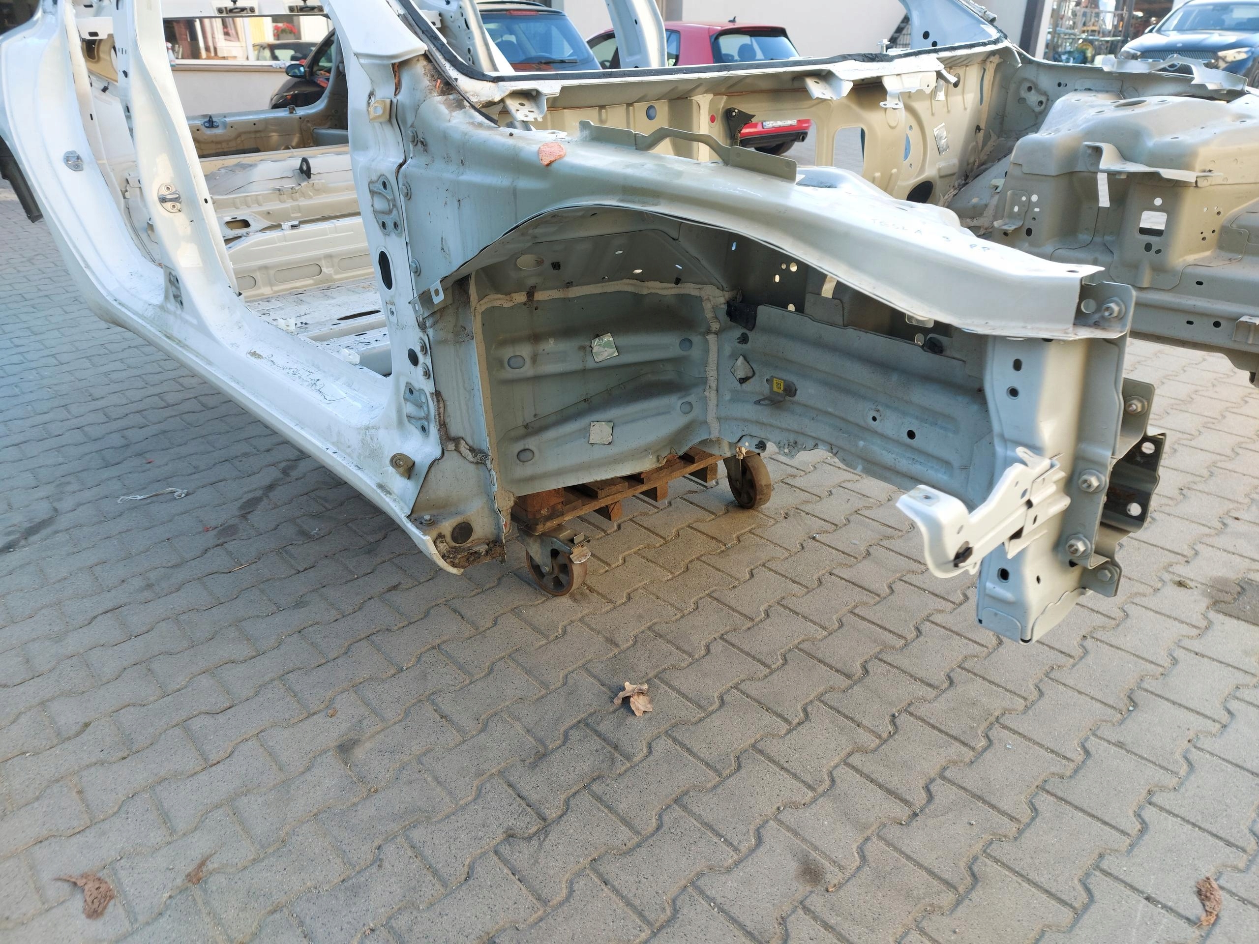 TESLA MODEL 3 quarter right front front 0264804773