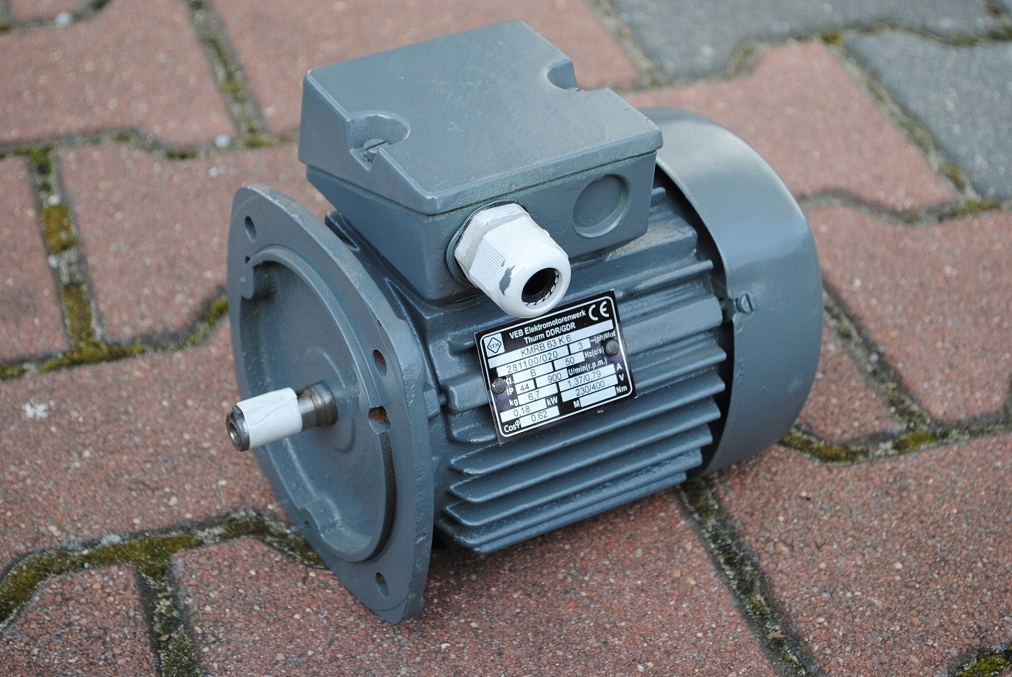 Silnik elektryczny kołnierzowy 0.18kw. 900obr. VEM