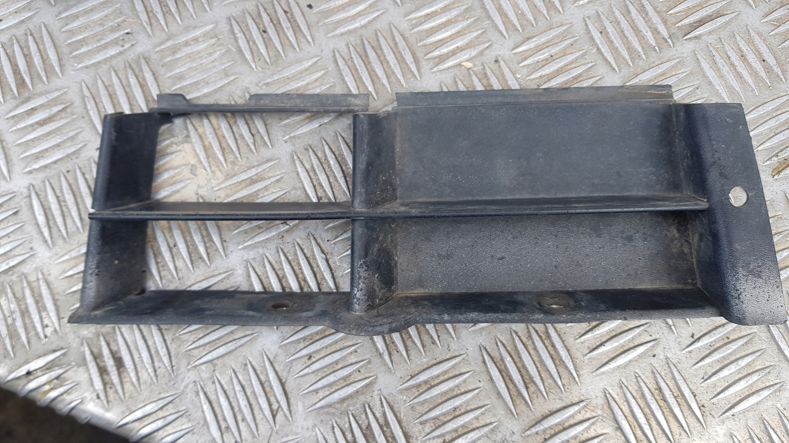 BMW E39 grid of a bumper left right 8235673